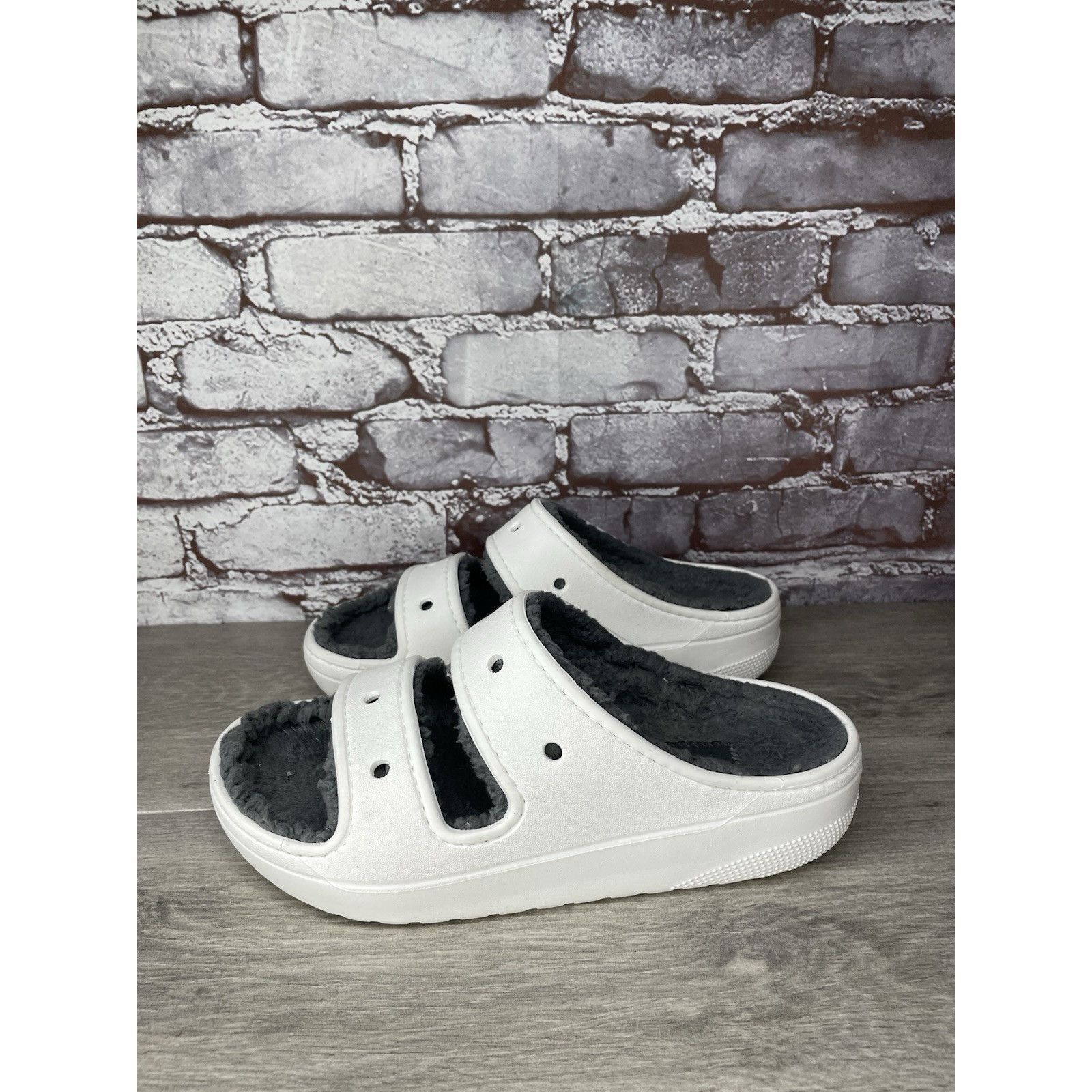 Crocs Crocs White Rubber Fur Sandals Platform Women Sz 7M US/38EU Size US 7 / IT 37 - 13 Thumbnail