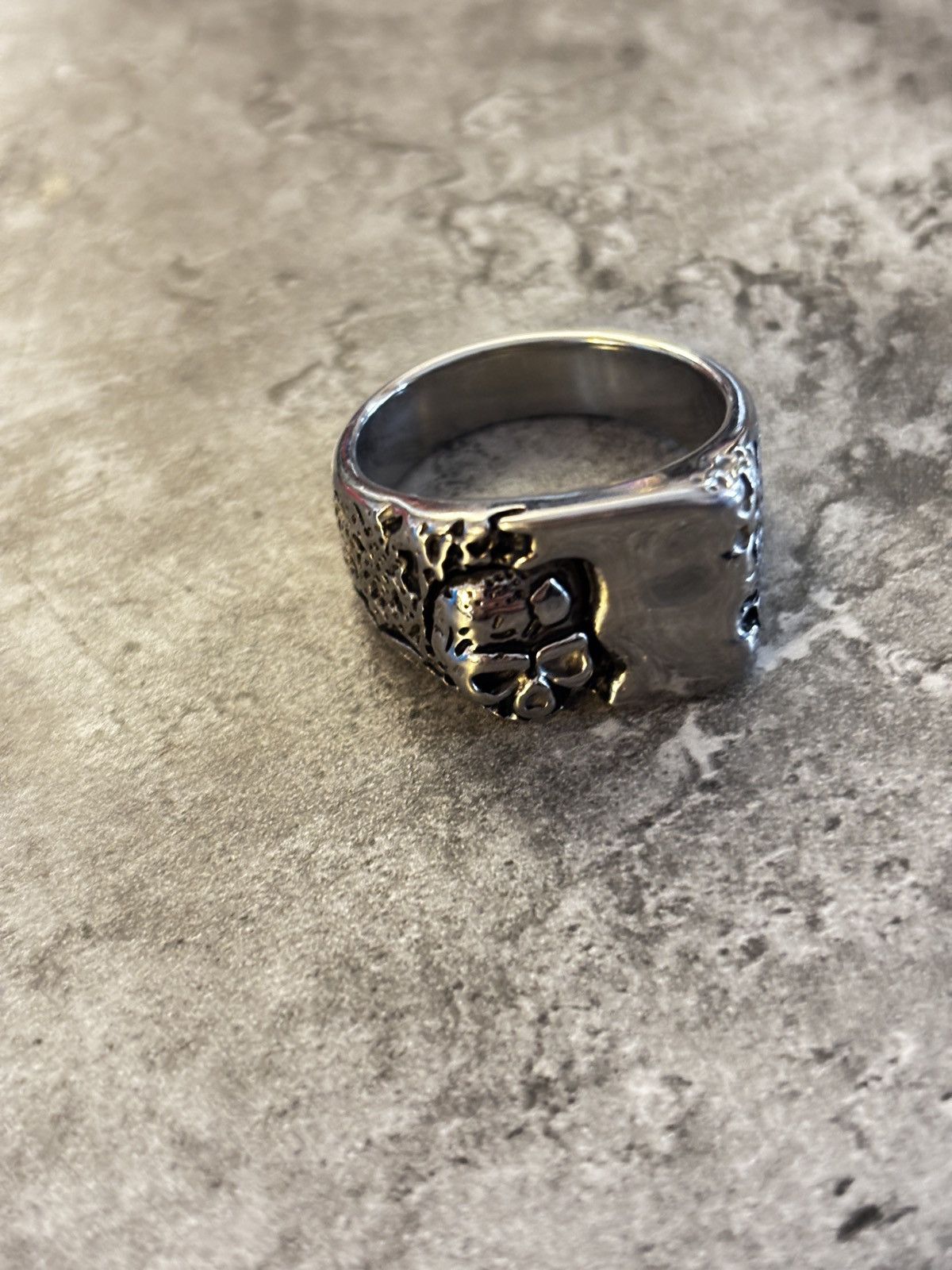 Vintage memento mori size 12 skull ring - stainless steel. Size ONE SIZE - 4 Thumbnail