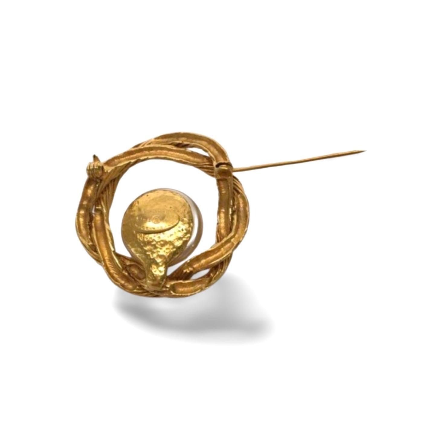 Chanel Vintage Chanel gold tone twisted frame brooch with cc Size ONE SIZE - 4 Thumbnail