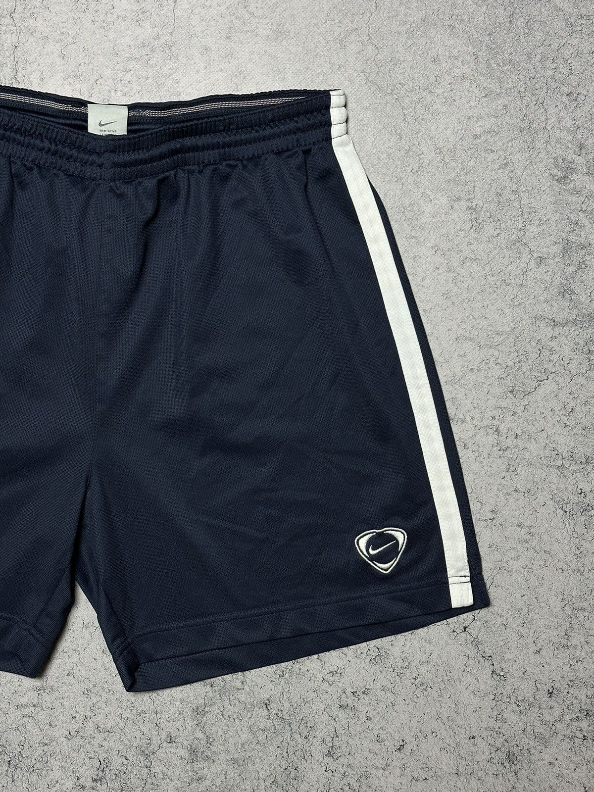 Nike Vintage Nike Swoosh Shorts Size L Y2k Size US 34 / EU 50 - 2 Thumbnail