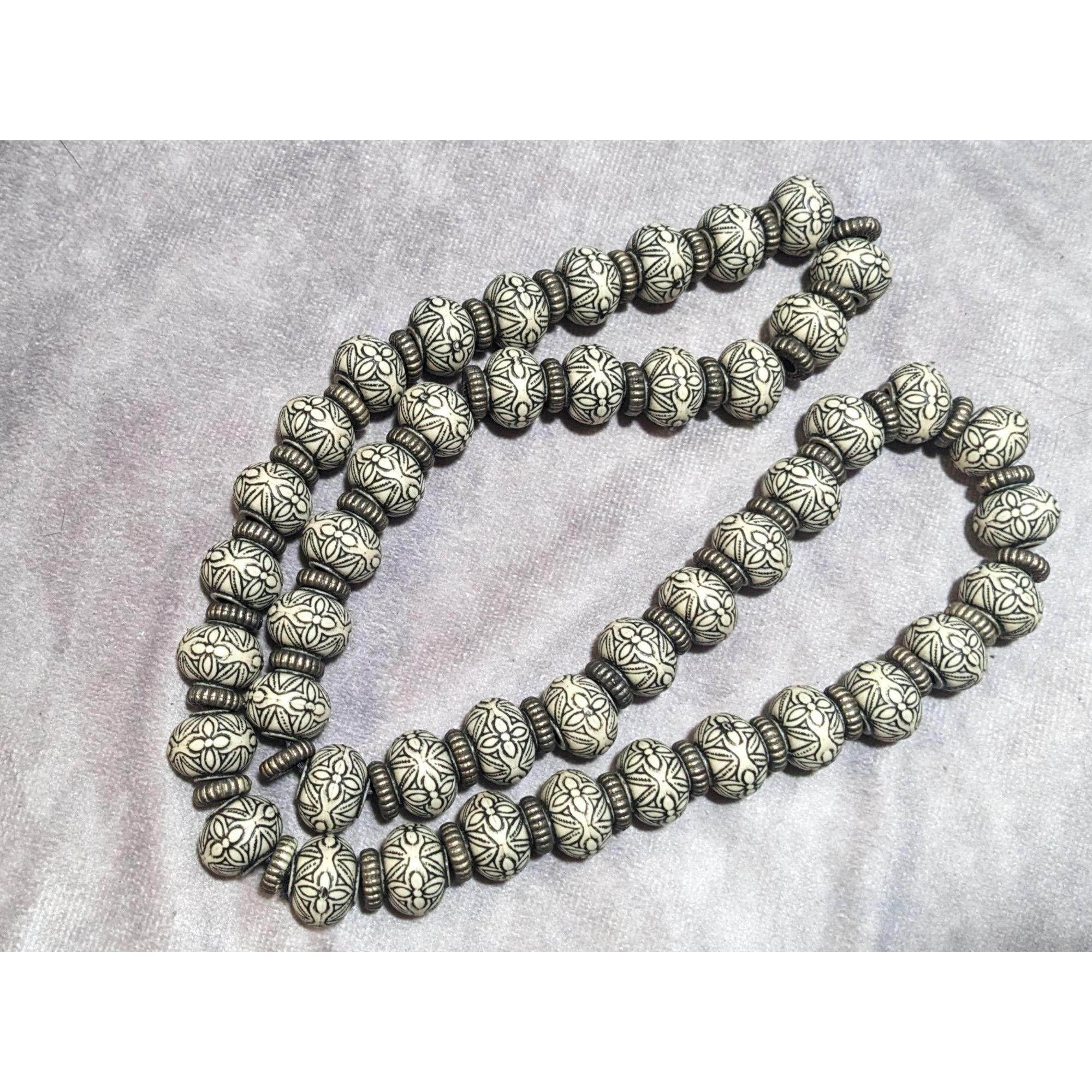 Other Rustic White And Silver Floral Beaded Necklace Size ONE SIZE - 7 Thumbnail
