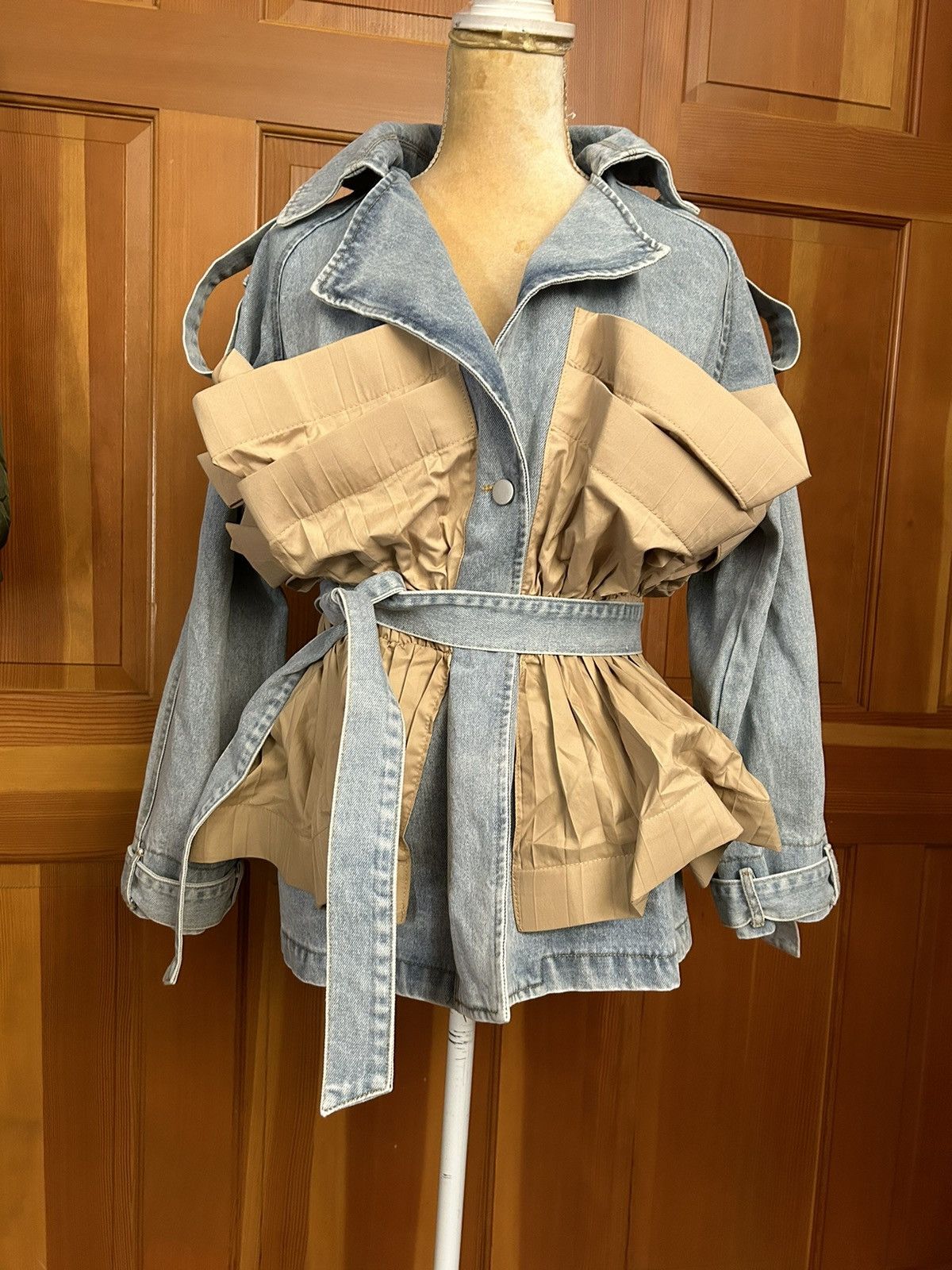 Designer × Other NWT, Lavishly Paris Stunning Ruffle Patchwork Denim Coat. Size M / US 6-8 / IT 42-44 - 11 Thumbnail
