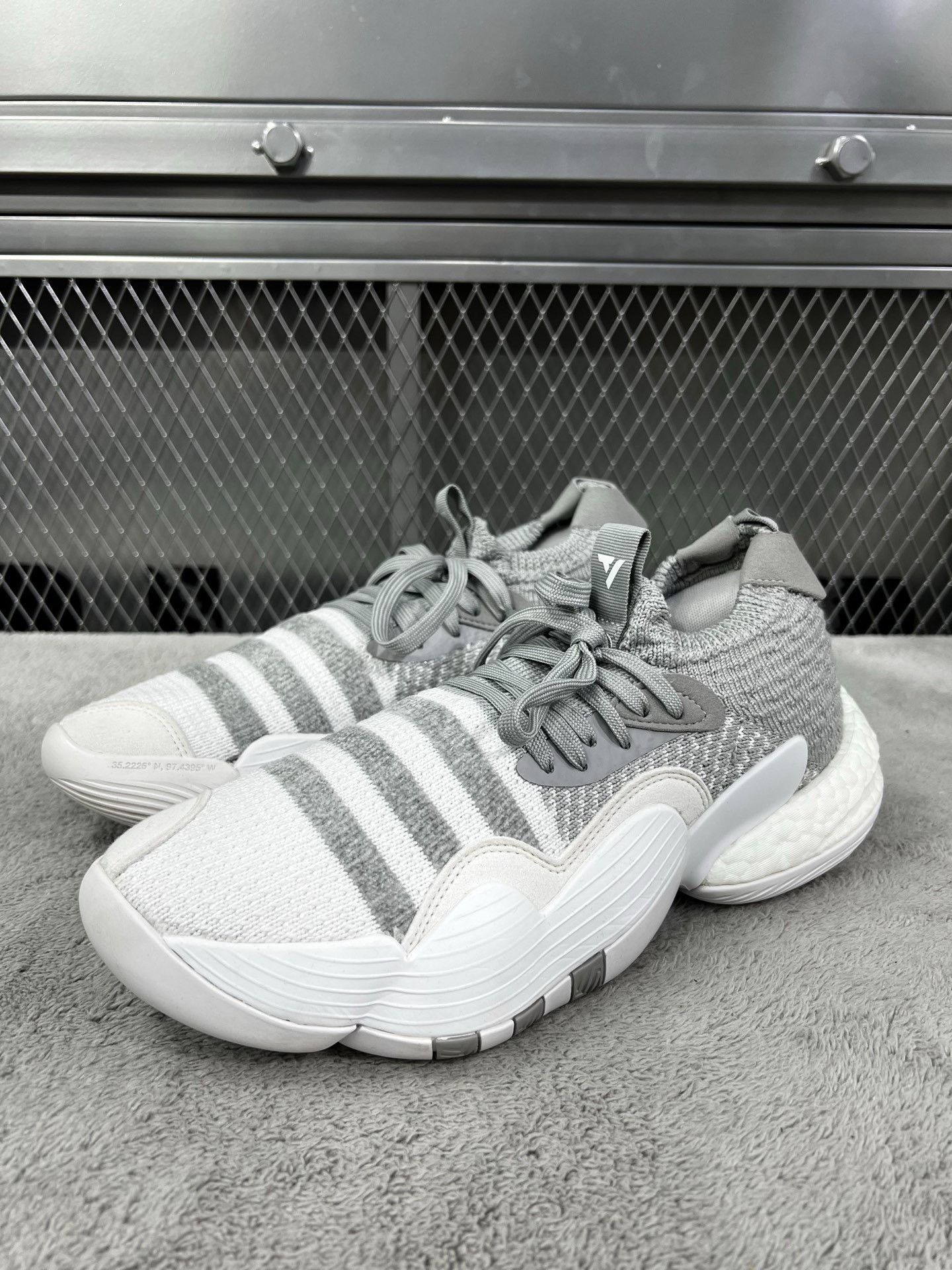 Adidas Adidas White Lowtop Sneakers 42 Men Size US 9 / EU 42 - 1 Thumbnail