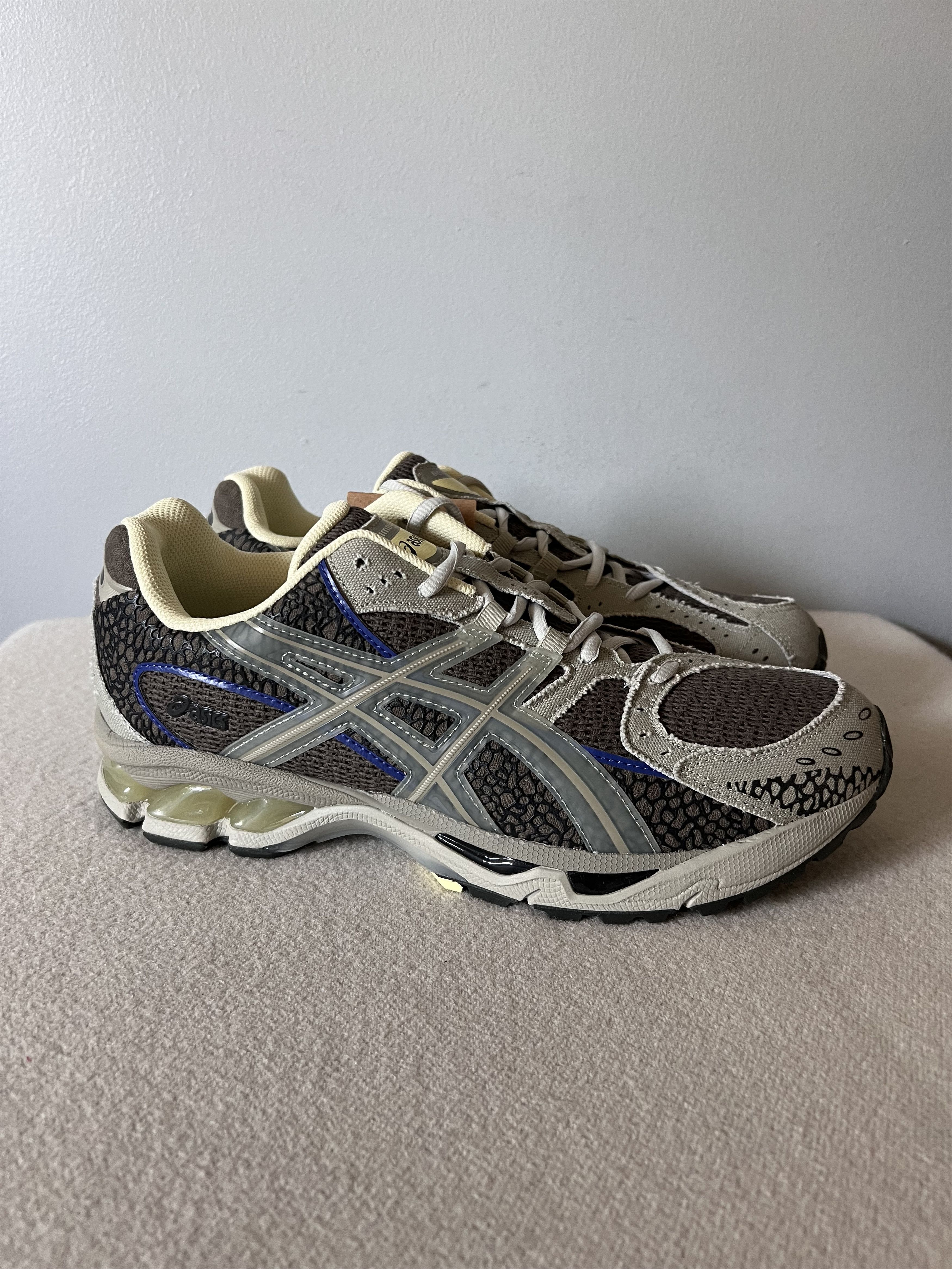 18 East Asics Gel Nimbus 10.1 in Canteen Gray