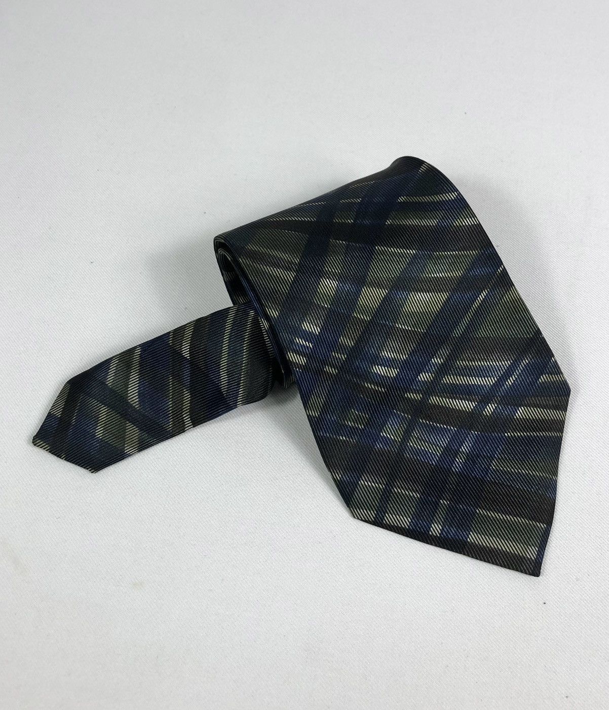 Gucci Rare Gucci Abstract Silk Tie Made in Italy Size ONE SIZE - 10 Thumbnail