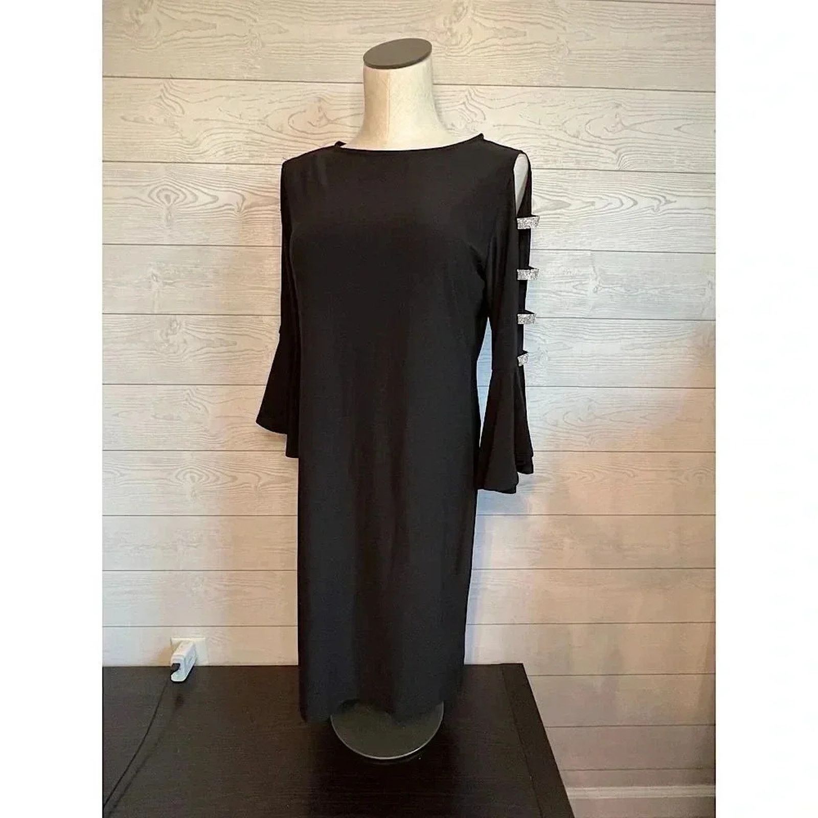 Other Tiana B. black cocktail dress /ladder sleeves Size medium Size M / US 6-8 / IT 42-44 - 1 Thumbnail