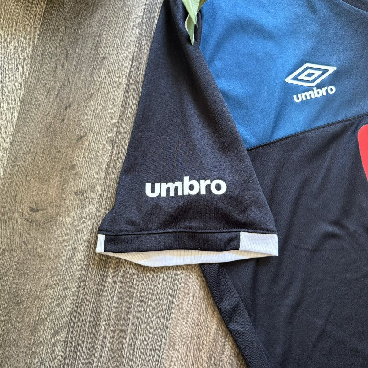 Umbro Umbro Derby County 2016/17 Away Soccer Jersey Size US L / EU 52-54 / 3 - 6 Thumbnail