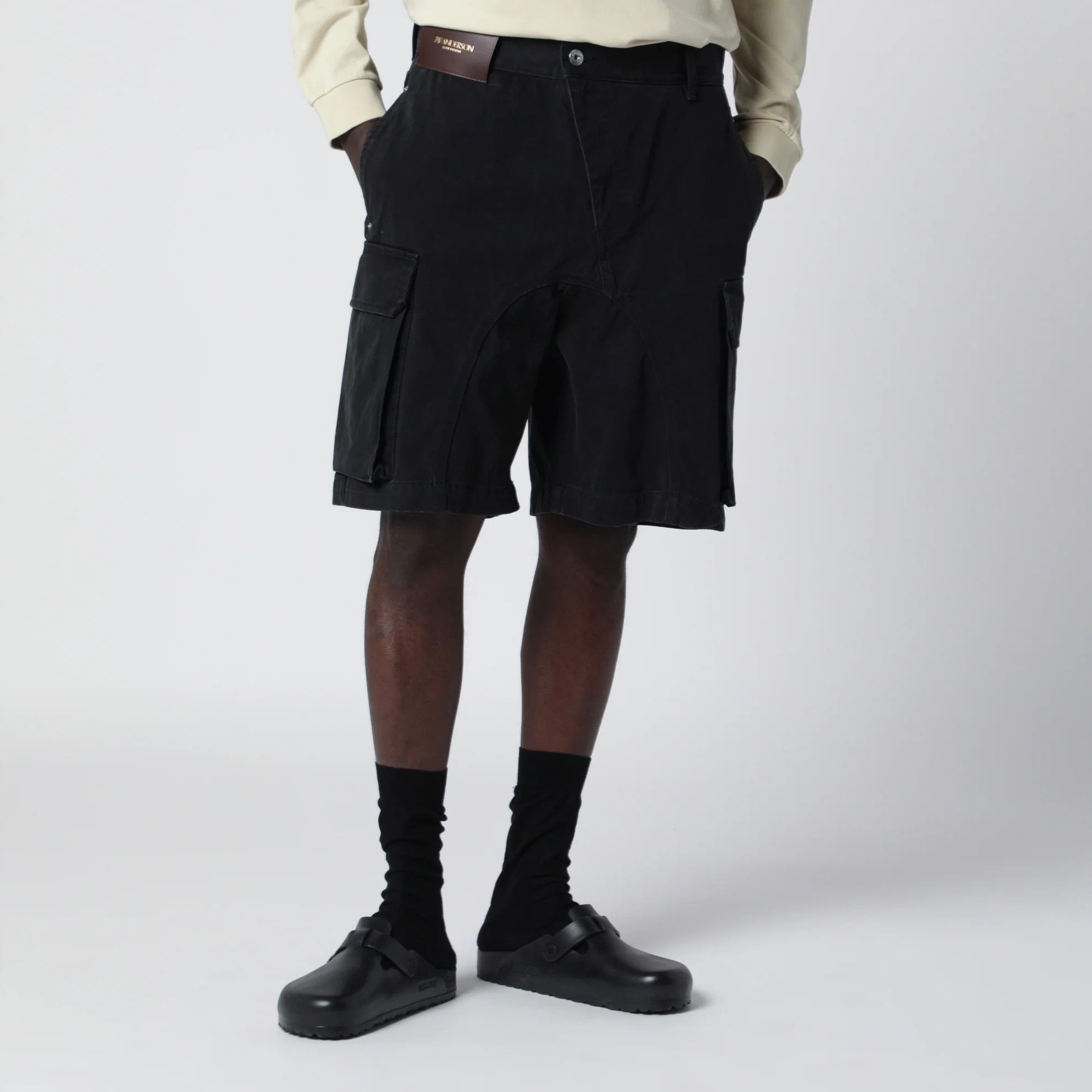 JW Anderson o1d2blof0526 Patch Pocket Shorts in Black Size US 30 / EU 46 - 1 Thumbnail