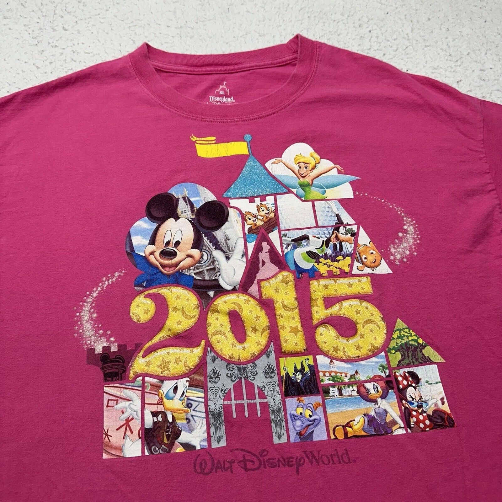 Disney Walt Disney World XL 2015 Mickey & Friends Graphic T Shirt Size US XL / EU 56 / 4 - 2 Thumbnail