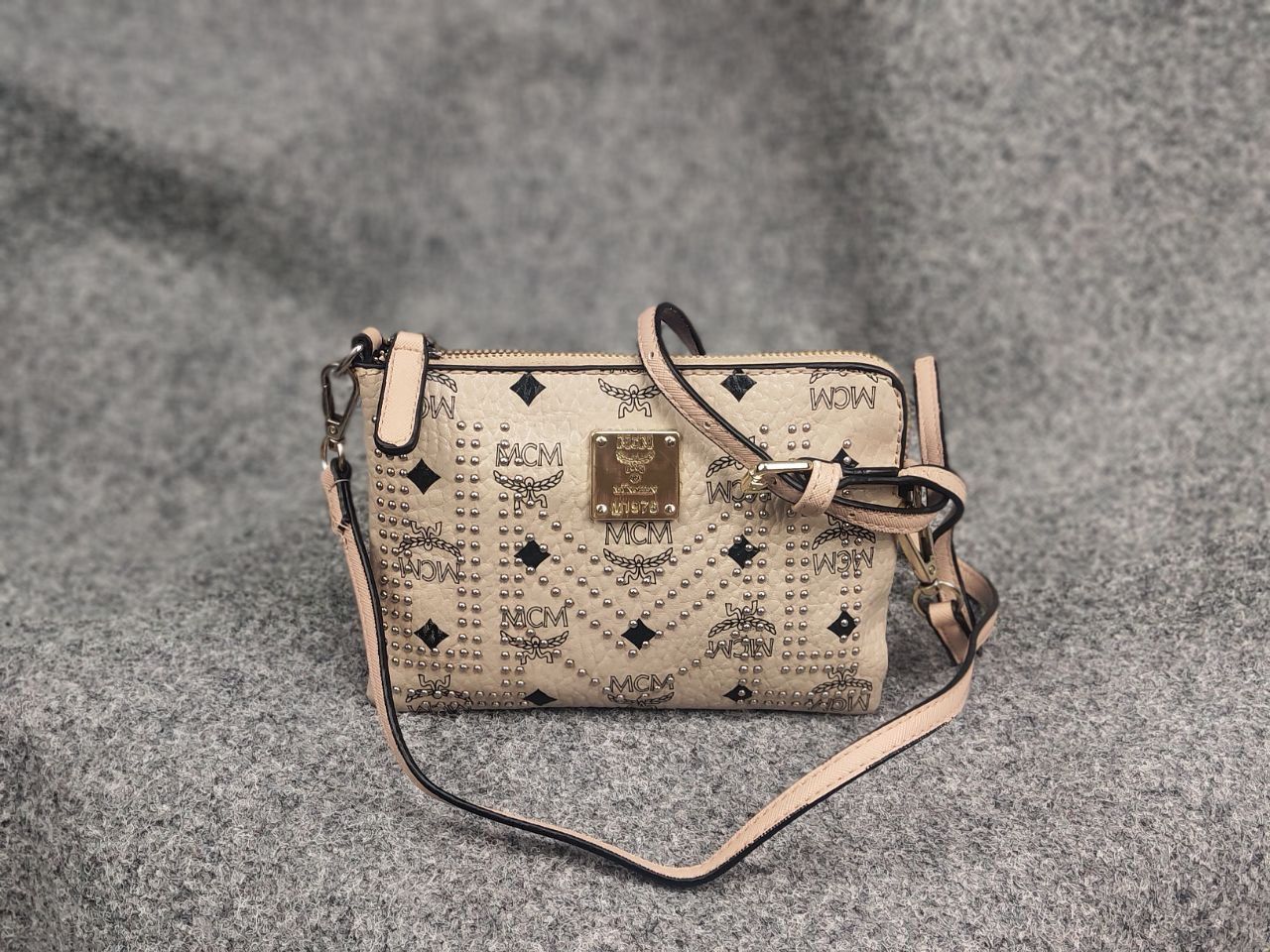 MCM MCM Authentic Vintage Small beige monogram crossbody Zip Bag Size ONE SIZE - 2 Thumbnail