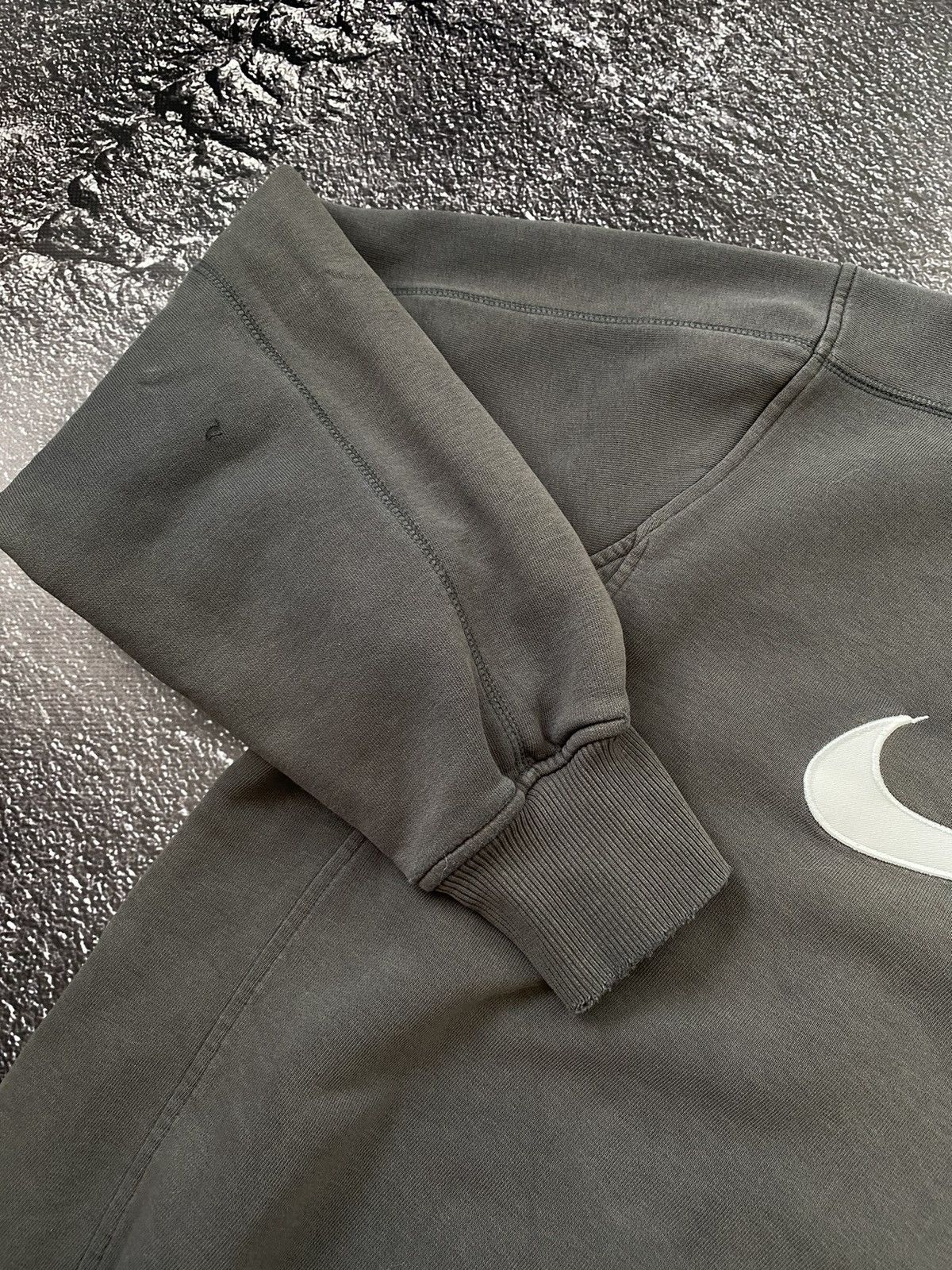 Nike Vintage Nike Big Swoosh Crewneck Faded Distressed Sweatshirt Size US S / EU 44-46 / 1 - 3 Thumbnail