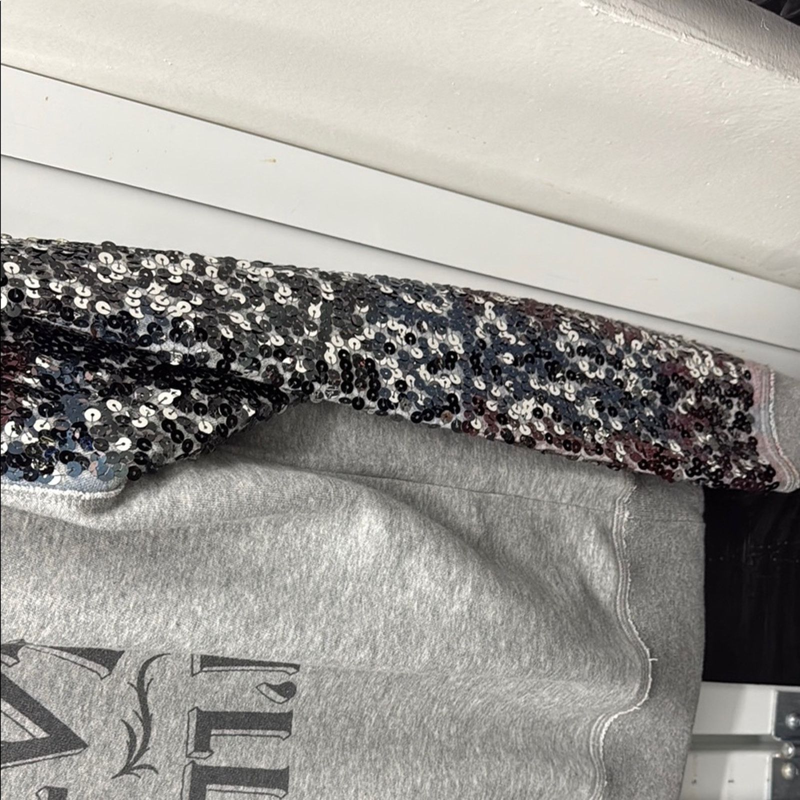 Other NWT Trust Gray Sequin Sleeve Women's Sweatshirt Size S Size S / US 4 / IT 40 - 4 Thumbnail