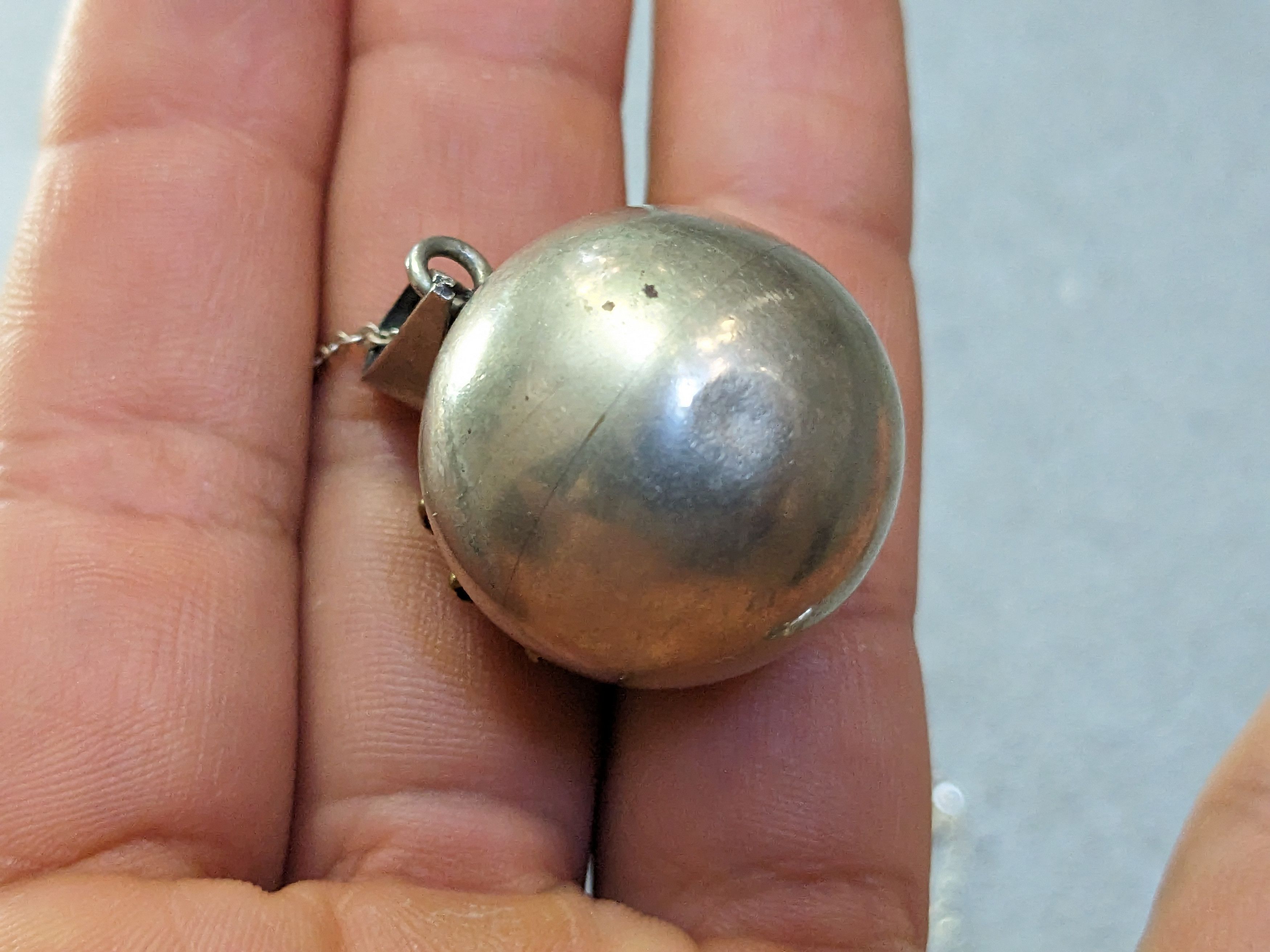 Jewelry Vintage Sterling Silver Sun Pendant Necklace Ball Chime Size ONE SIZE - 8 Thumbnail