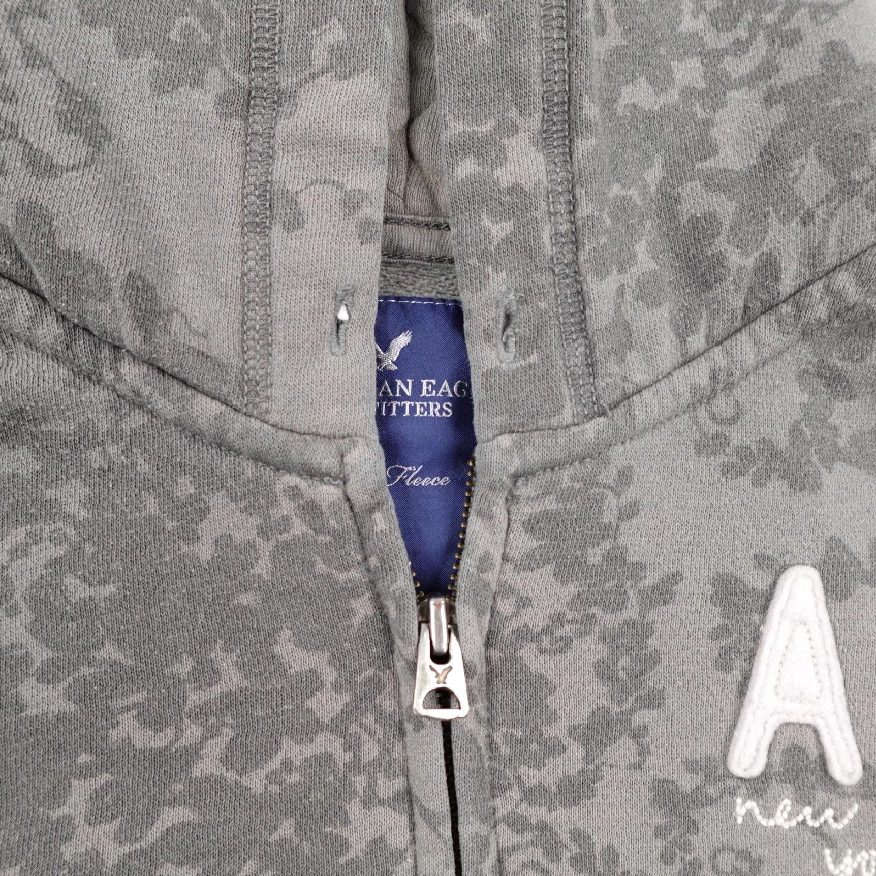 American Eagle Outfitters American Eagle Hoodie Womens Large Gray Floral Fleece Quilted Sweatshirt Zip Y2K Size L / US 10 / IT 46 - 3 Thumbnail