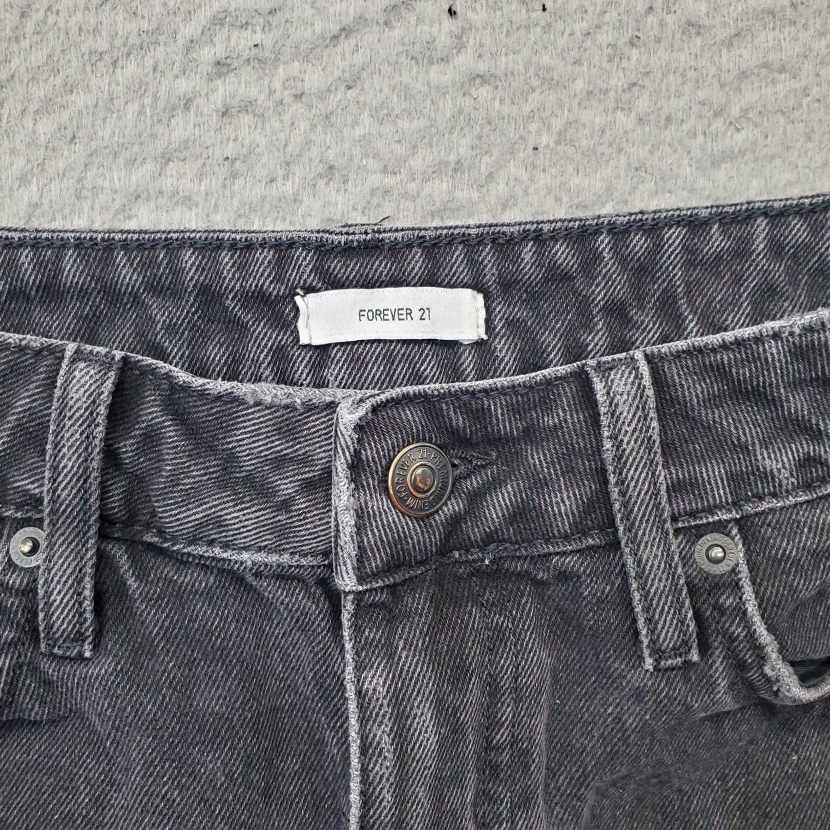Forever 21 Forever 21 Jeans Shorts Womens Size 28 Black Denim Frayed Hem Distressed Outdoor - 5-Pocket Design, Button, Zipper, Regular Fit, Inseam 1.75" Size 28" / US 6 / IT 42 - 6 Thumbnail