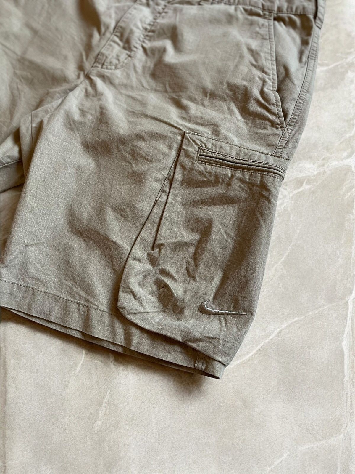 Nike × Vintage NIKE VINTAGE CARGO MILITARY Logo Shorts Swoosh Beige Bermuda Size US 33 - 2 Thumbnail