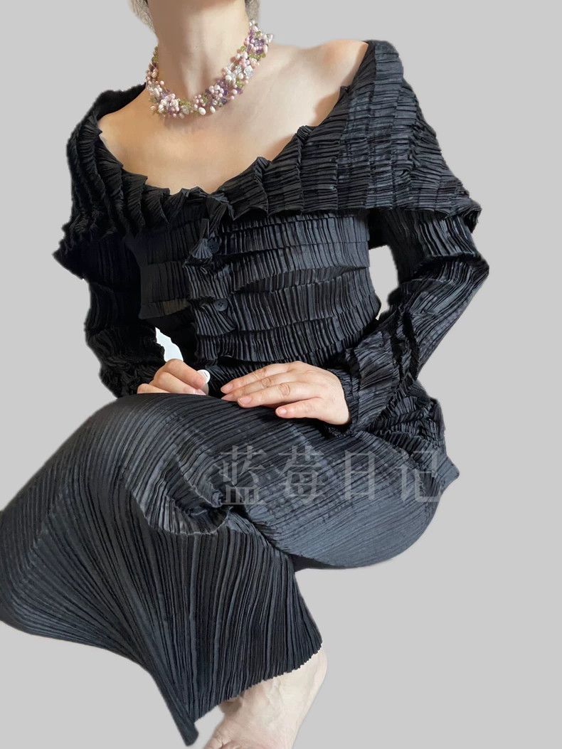 Issey Miyake Issey Miyake size:S Black main line stepped pleated skirt Size 31" - 3 Thumbnail