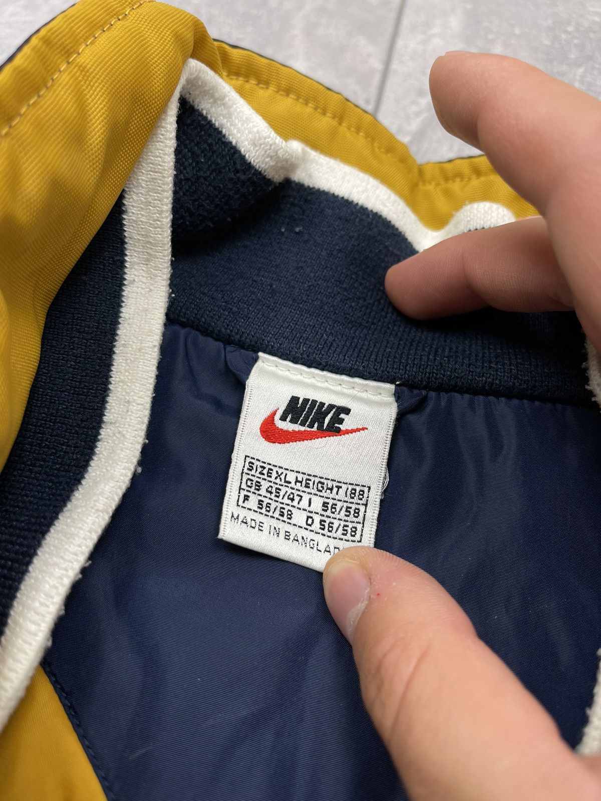 Nike Vintage Nike Puffer Jacket Back Big Logo Size US XL / EU 56 / 4 - 8 Thumbnail