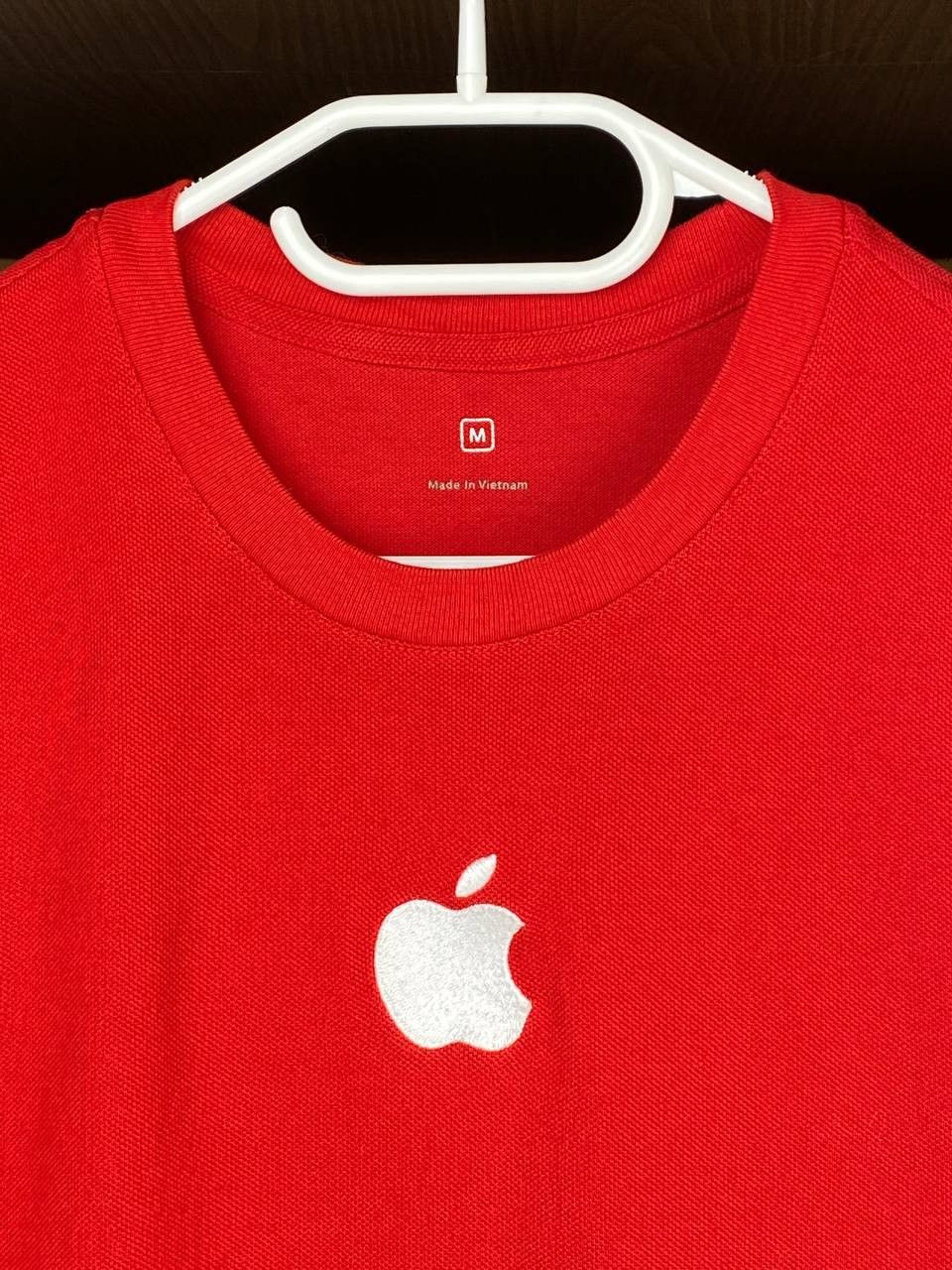 Apple × Arts & Science × Vintage Apple Embroidered Logo y2k Red Tee Size US M / EU 48-50 / 2 - 4 Thumbnail