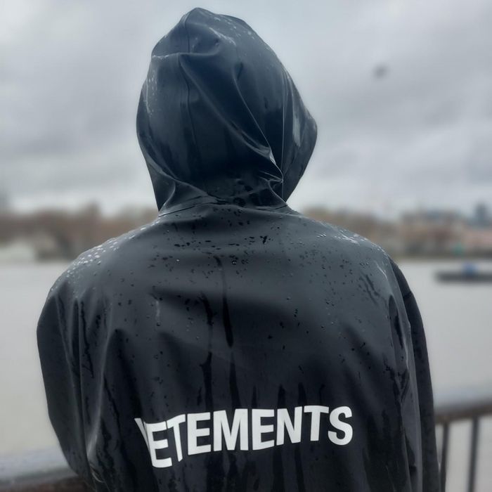 Vetements raincoat hot sale