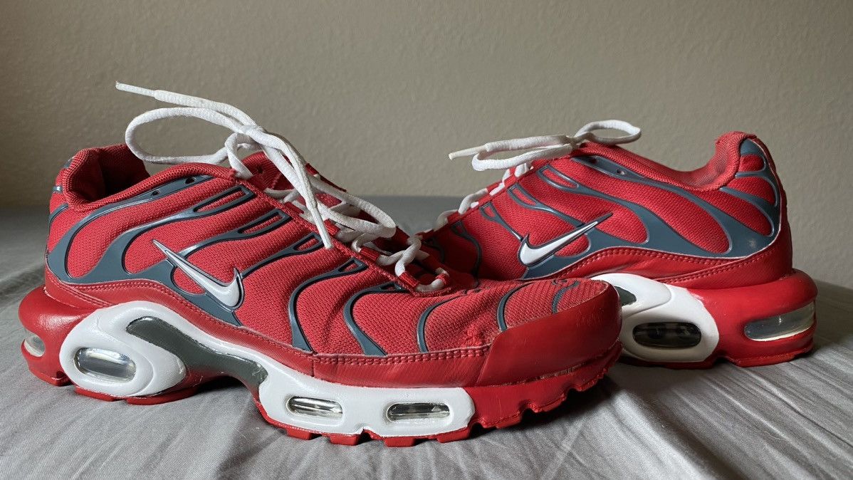 Nike air max plus red starburst hotsell