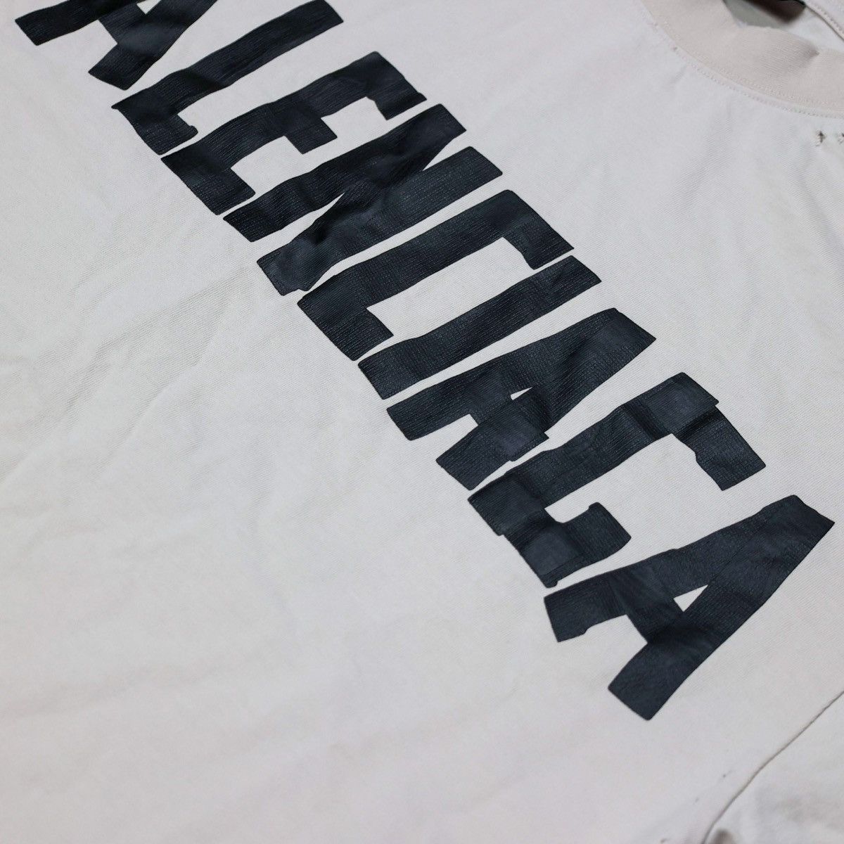 Balenciaga Balenciaga Tape Logo T Shirt Beige Size US XS / EU 42 / 0 - 5 Thumbnail