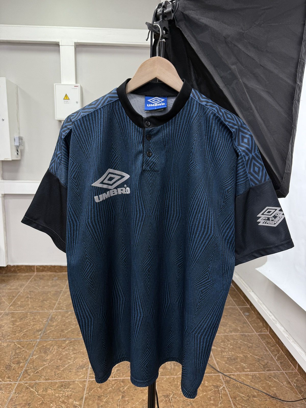 Umbro 🇬🇧 Vintage 90s Umbro Pro Training Soccer Jersey Football Rare Size US L / EU 52-54 / 3 - 1 Thumbnail