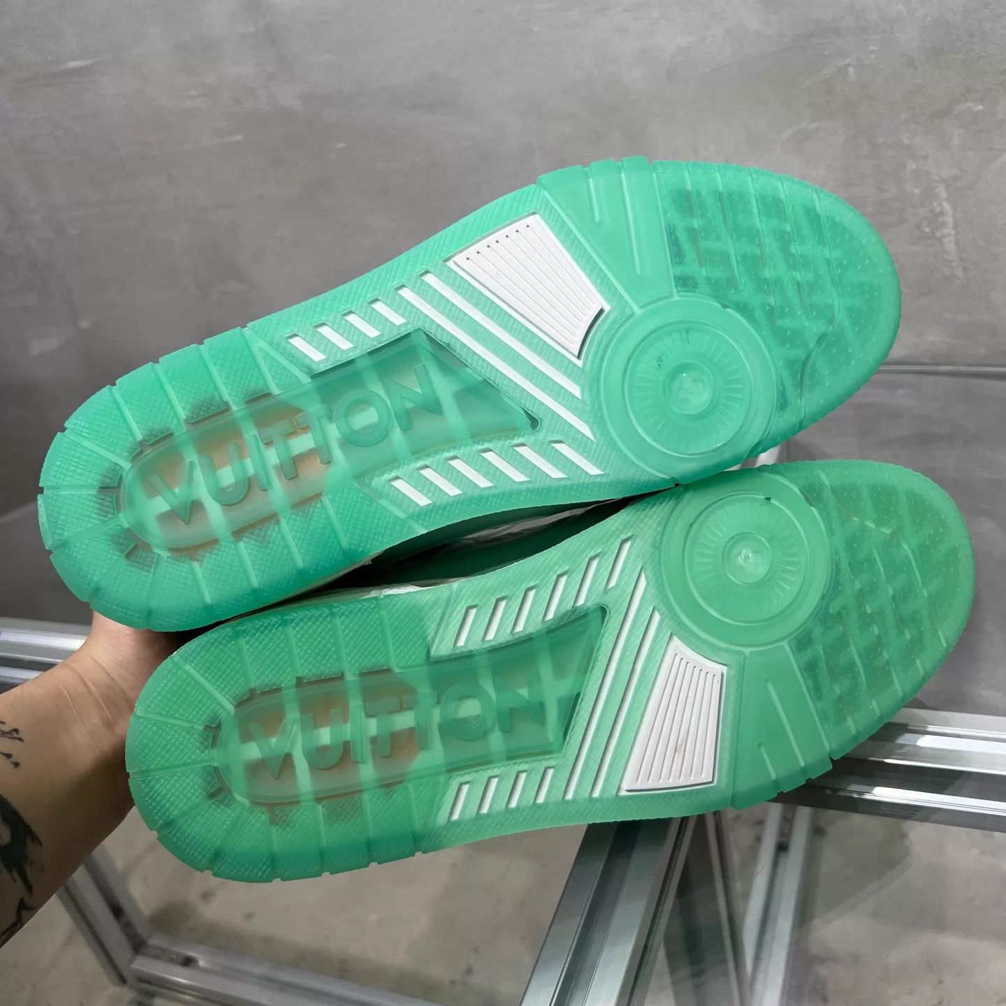 Louis Vuitton Louis Vuitton Trainer Mint Green UK7.5 (41.5) Size US 8.5 / EU 41-42 - 7 Thumbnail