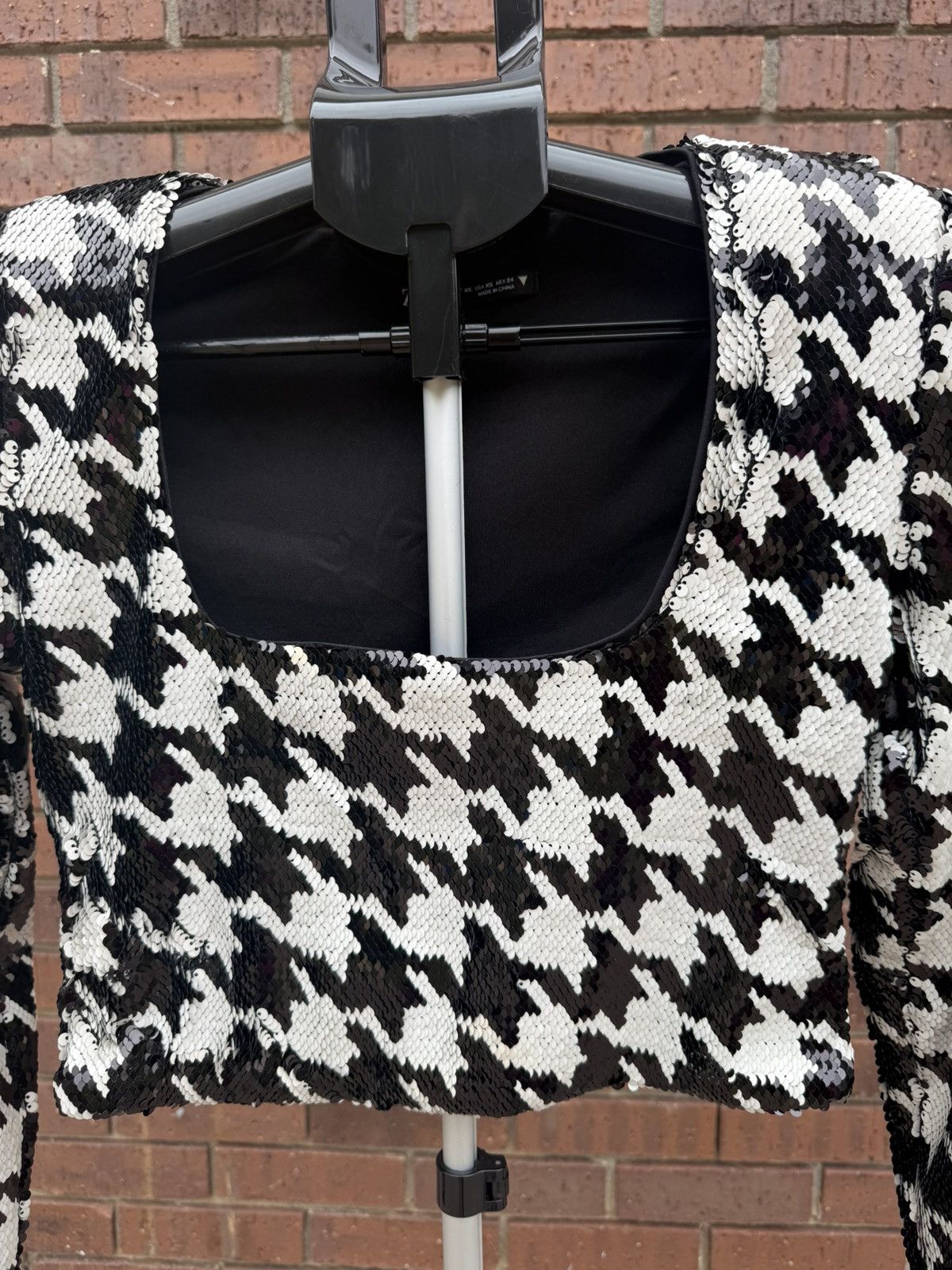 Zara ZARA Black White Sequin Houndstooth Crop Top Long Sleeve Size XS / US 0-2 / IT 36-38 - 2 Thumbnail