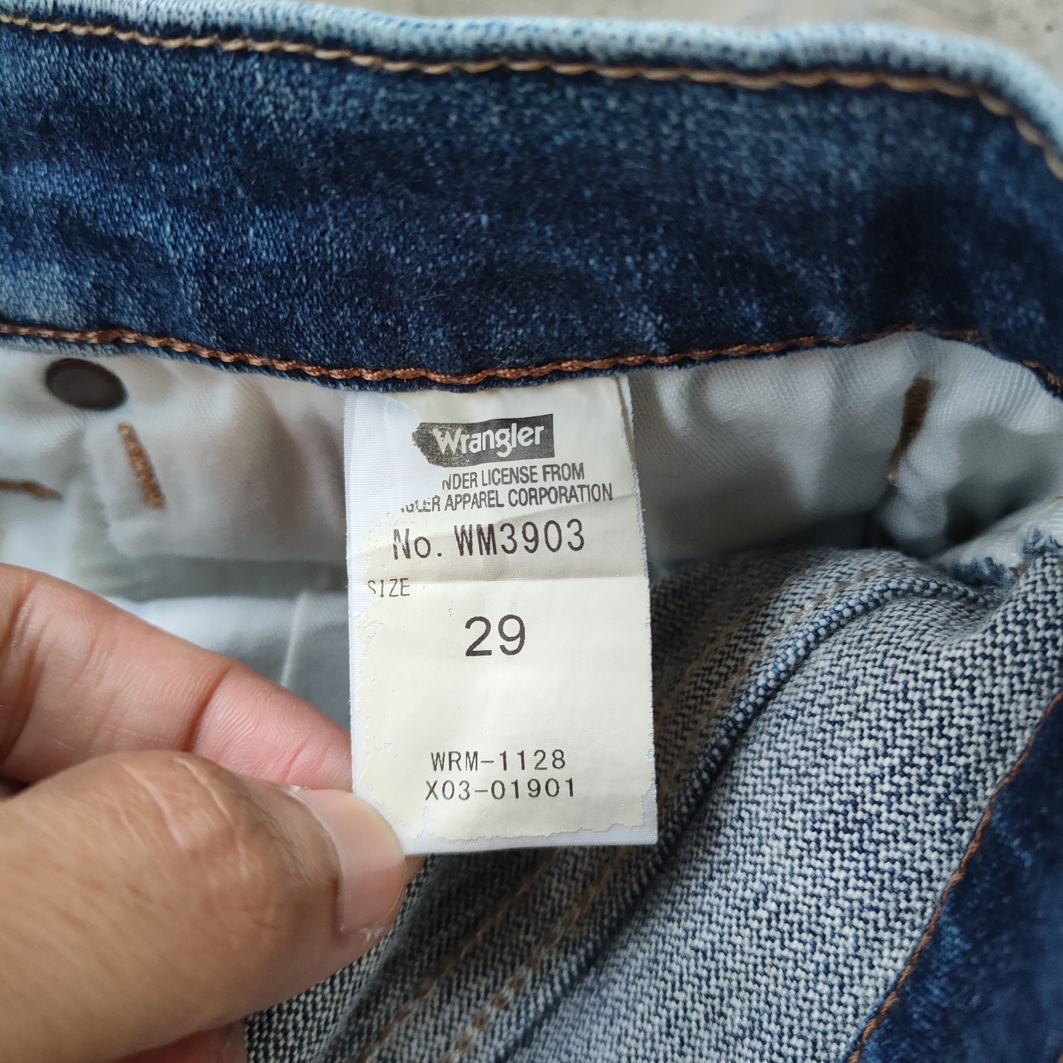 Jean W30 VINTAGE WRANGLER SLIM FIT RIPPED FADED JEANS PANTS Size US 30 / EU 46 - 13 Thumbnail