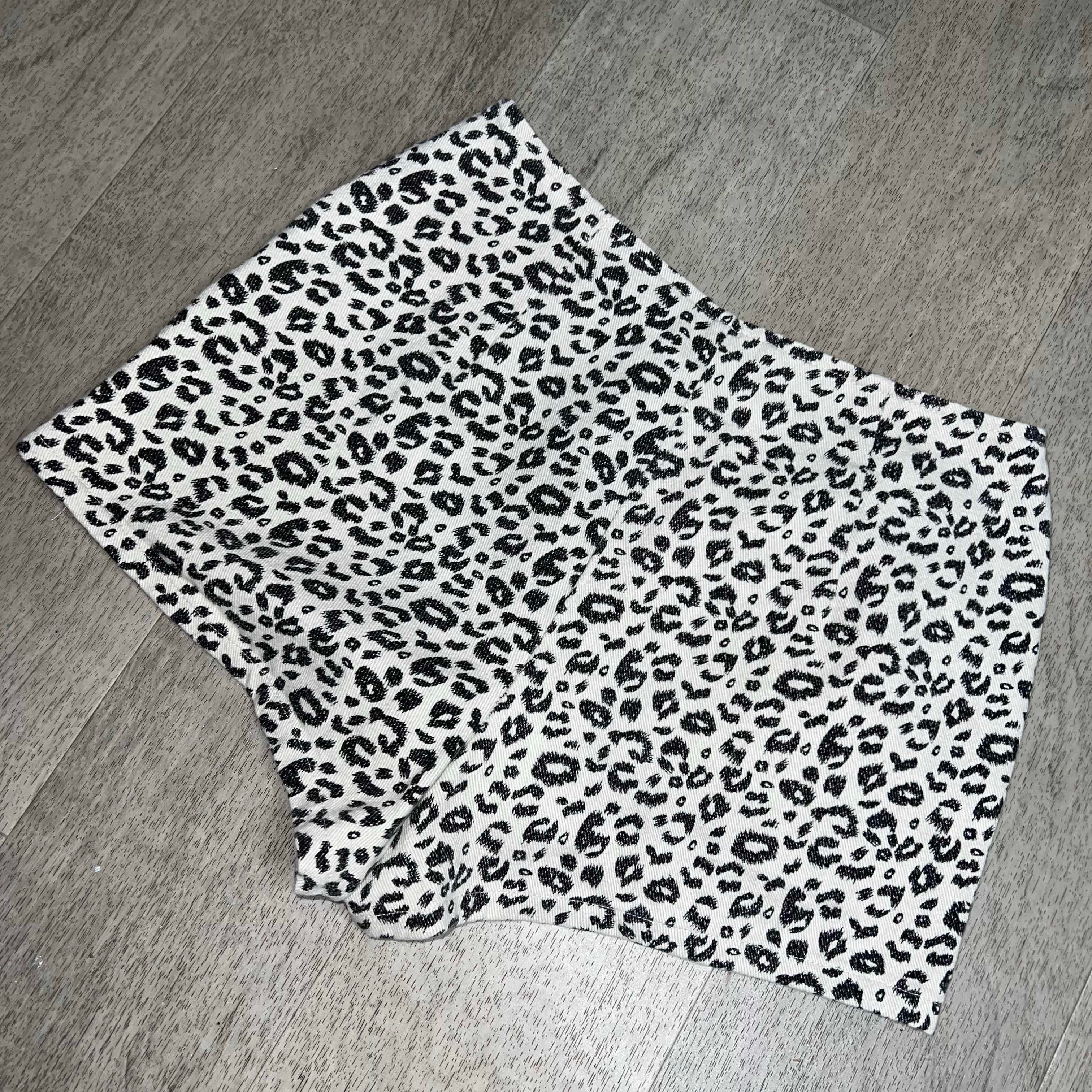 Free People Altar'd State, Front Zip Leopard Print Cream & Black Short Shorts Small Size 26" / US 2 / IT 38 - 12 Thumbnail