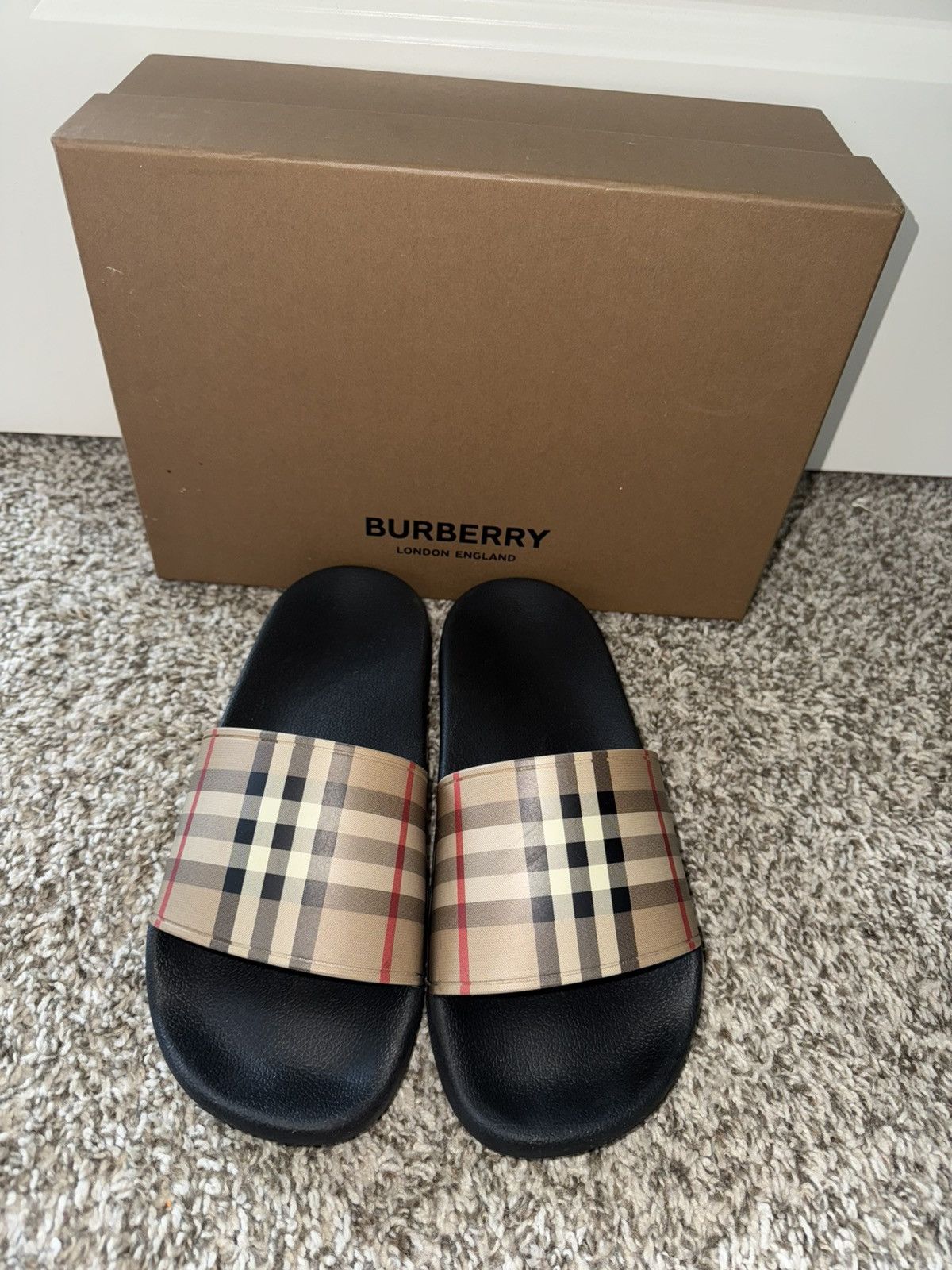 Burberry Burberry Flip Flops Size US 8 / IT 38 - 9 Thumbnail