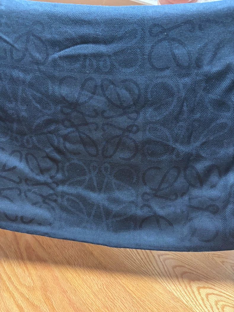 Loewe LOEWE size140*140cm A dark blue wool scarf Size ONE SIZE - 3 Thumbnail