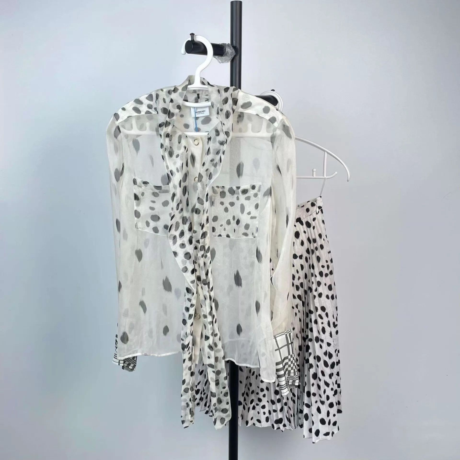 Burberry Burberry Silk Polka Dot Suit Size XS / US 0-2 / IT 36-38 - 1 Thumbnail