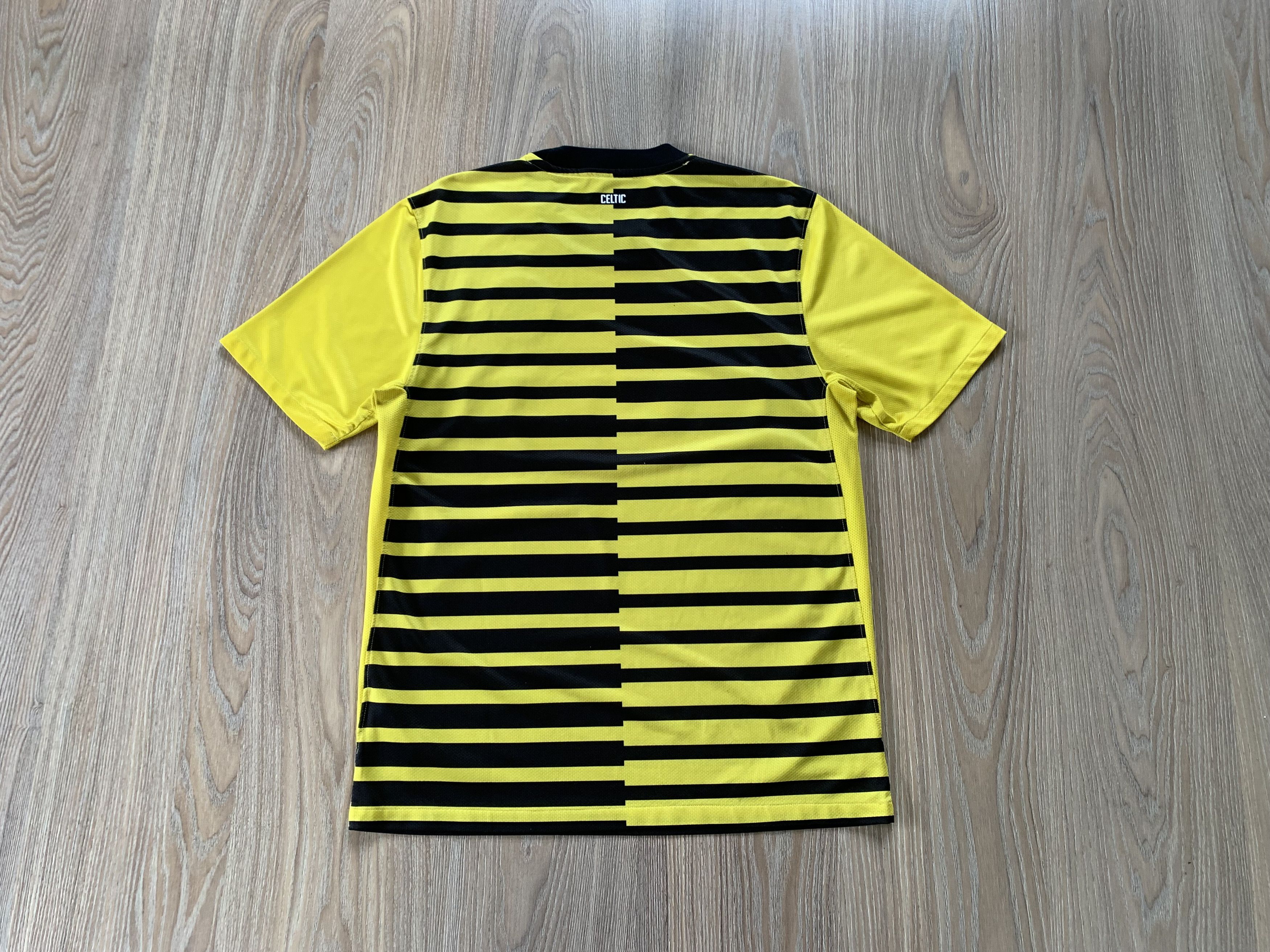 Nike × Vintage Vintage Nike Celtic Footbal Club Jersey Size US M / EU 48-50 / 2 - 2 Thumbnail