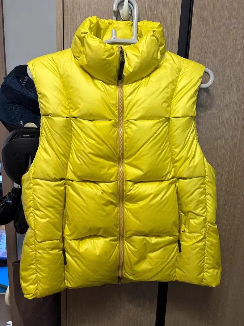 Goldwin Yellow Puffer Vest - Size L. Size US L / EU 52-54 / 3 - 1 Thumbnail