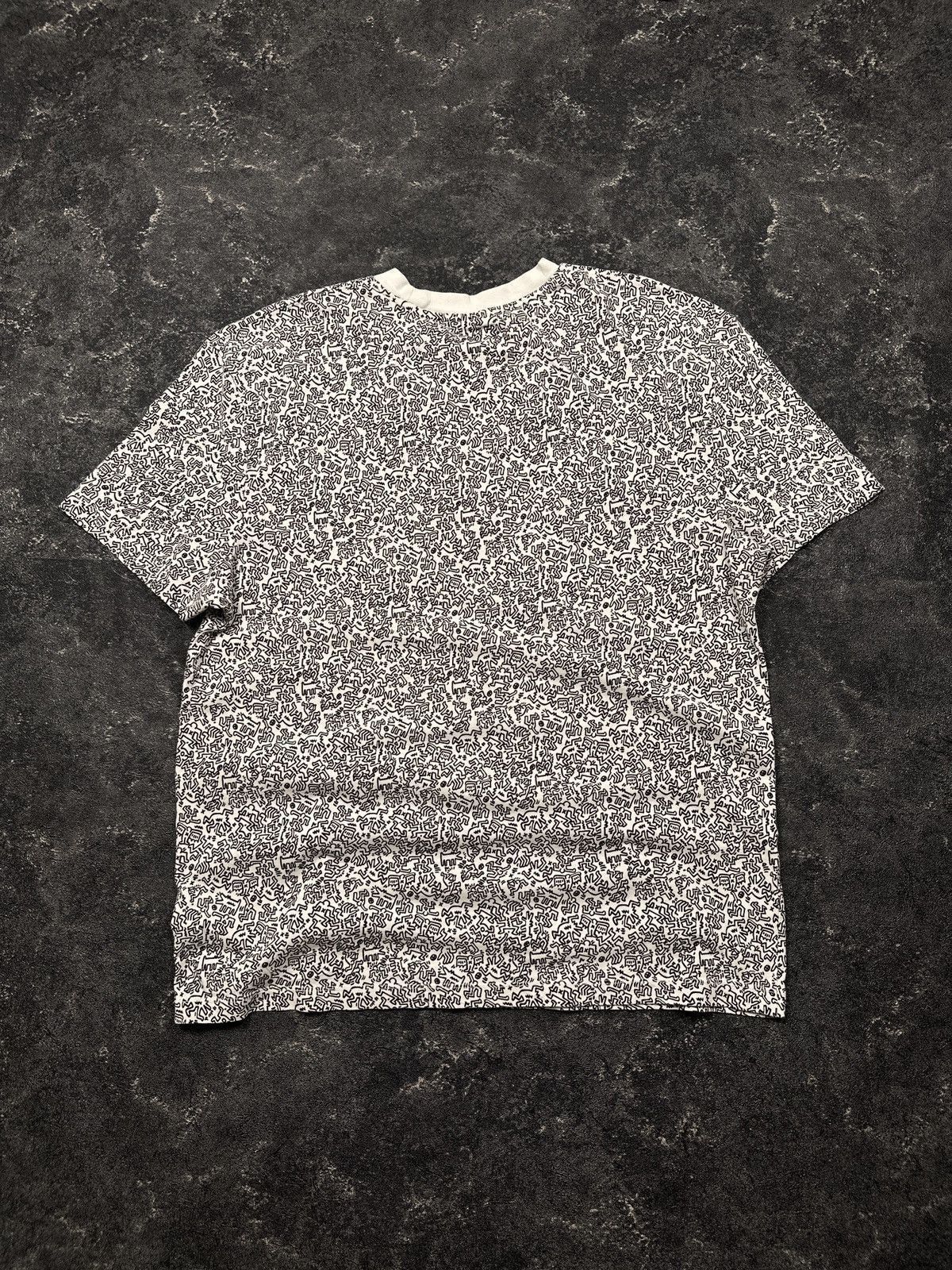 Keith Haring Rare Keith Haring Overprint Centre Heart Logo T-Shirt Size US L / EU 52-54 / 3 - 2 Thumbnail