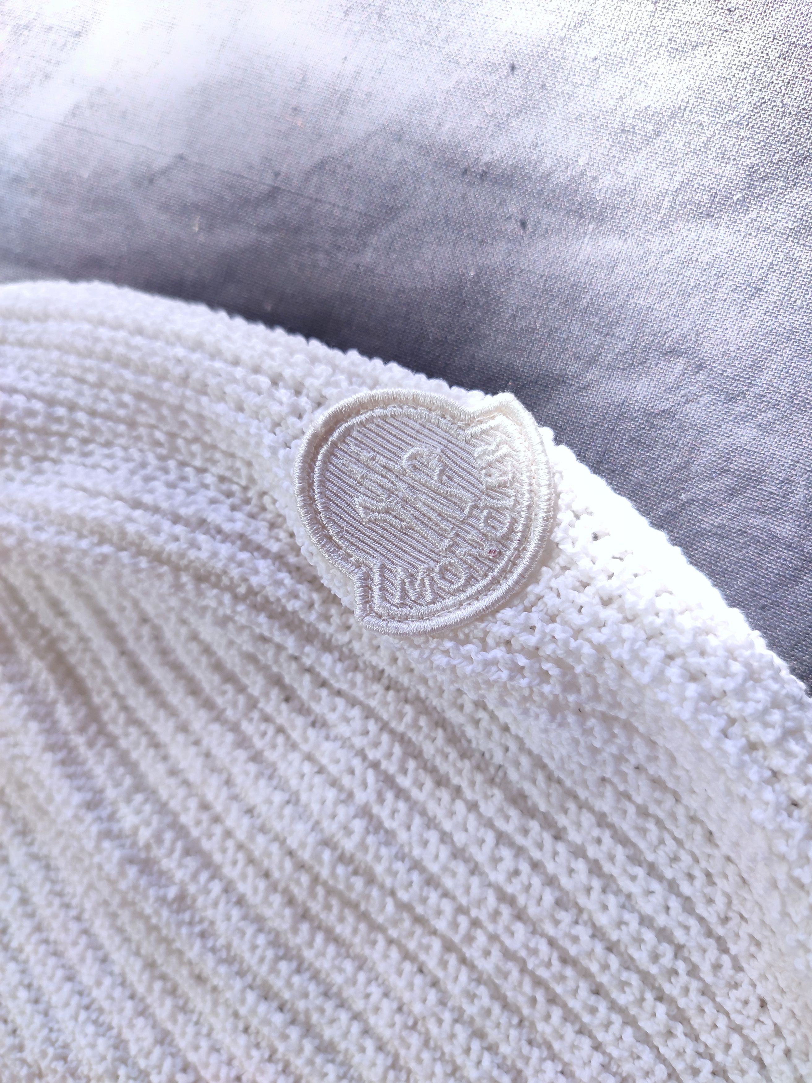 Moncler Moncler Puff Sleeve Knit Jumper T-shirt Size M / US 6-8 / IT 42-44 - 12 Thumbnail