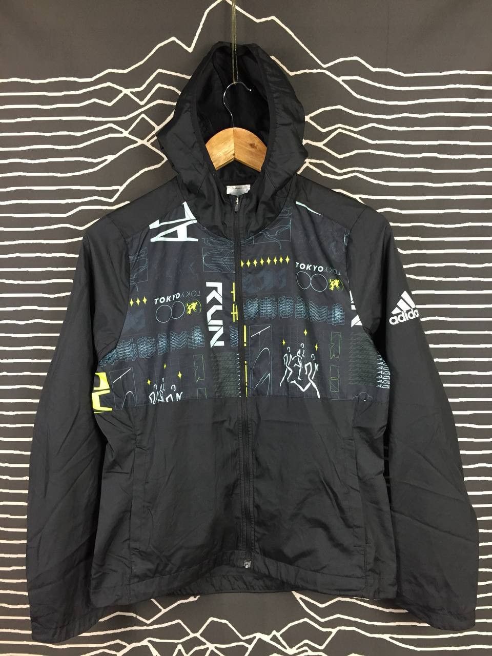 Adidas Adidas Black Tokyo Running Graphic Windbreaker Jacket Hooded Size US S / EU 44-46 / 1 - 2 Thumbnail