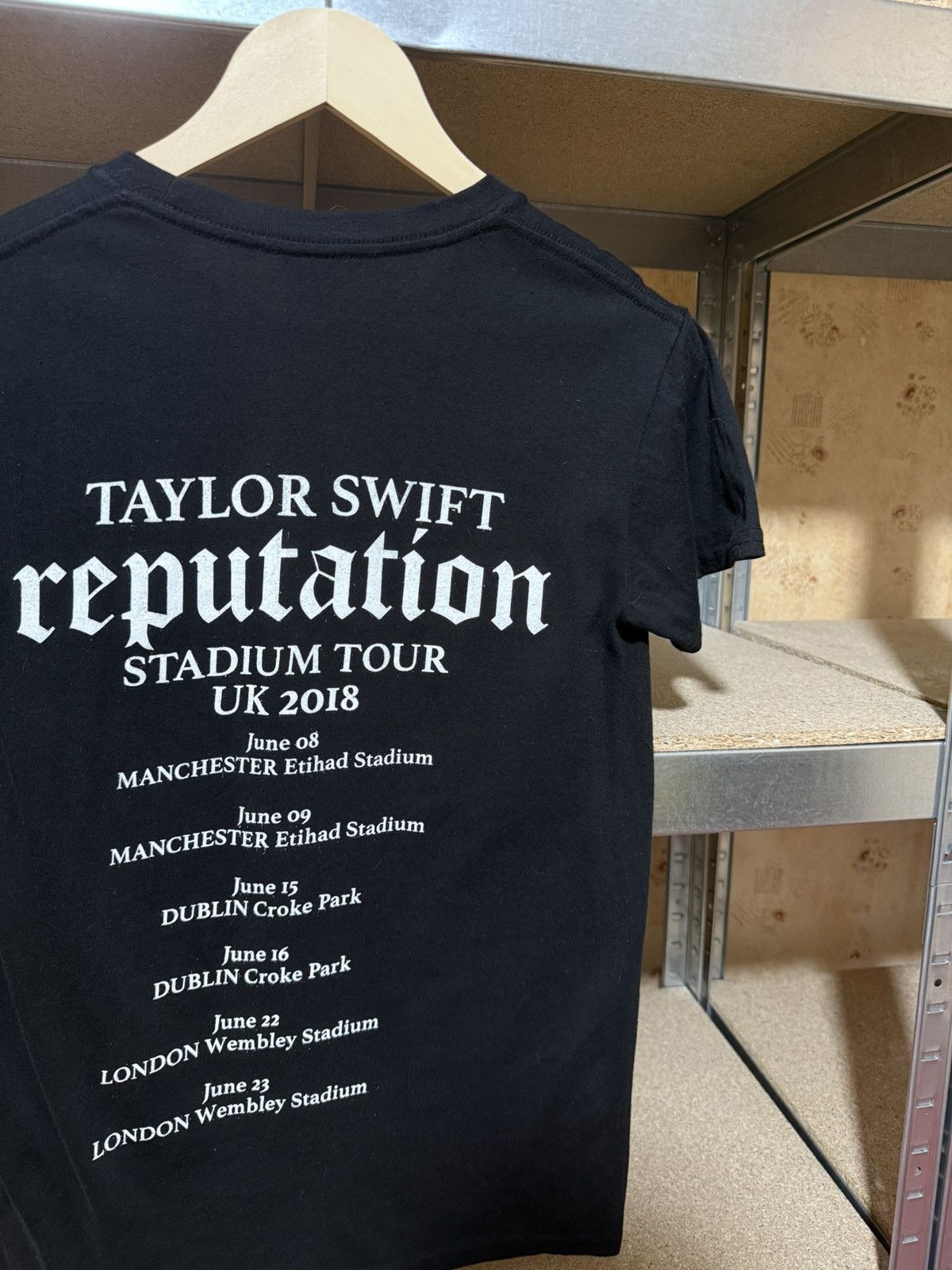 Band Tees × Rap Tees Vintage Taylor Swift Reputation Stadium UK Tour 2018 T-Shirt Size US S / EU 44-46 / 1 - 4 Thumbnail
