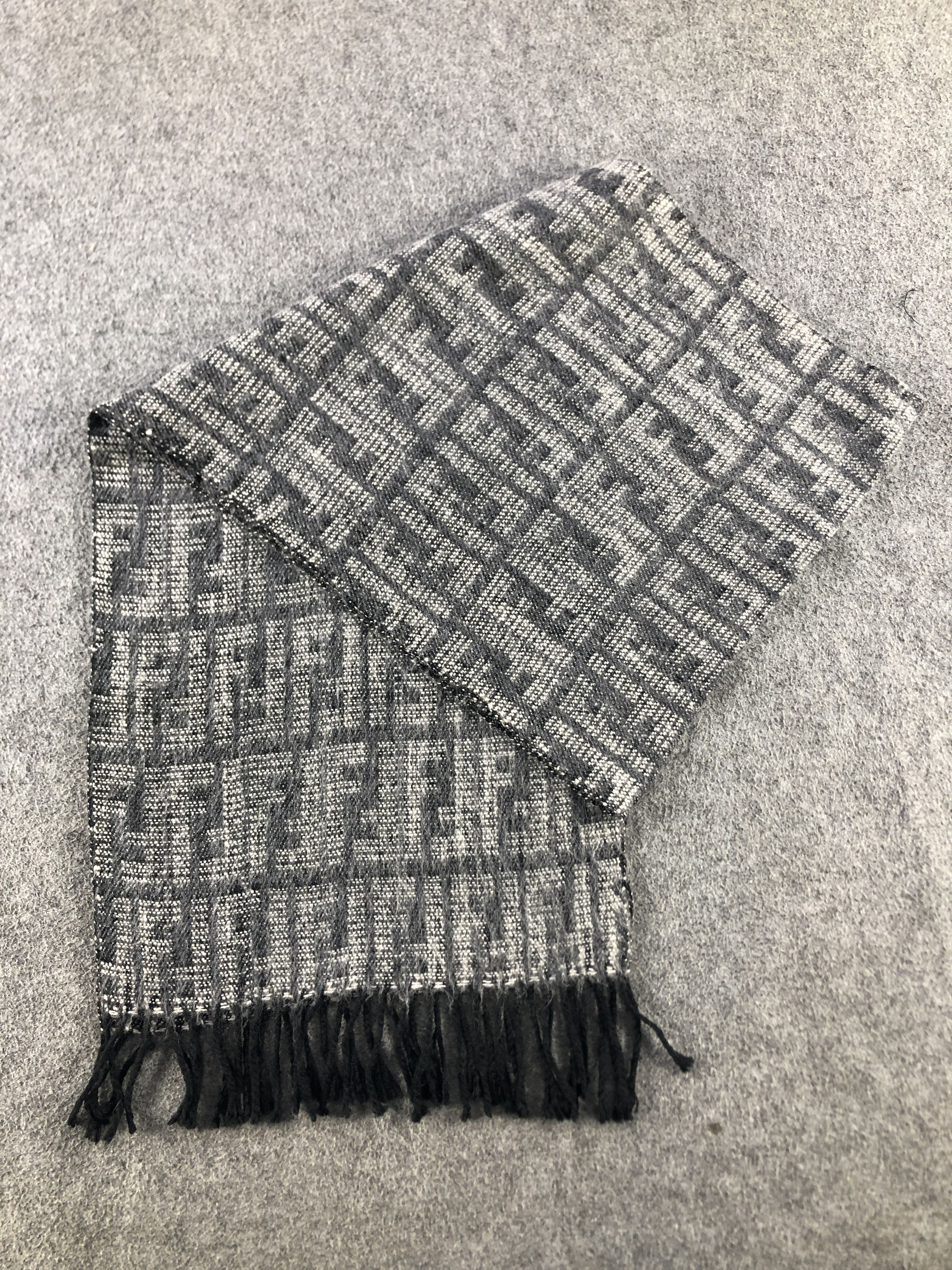 Fendi Fendi Scarf / Muffler / Neckwear P896 Size ONE SIZE - 3 Thumbnail