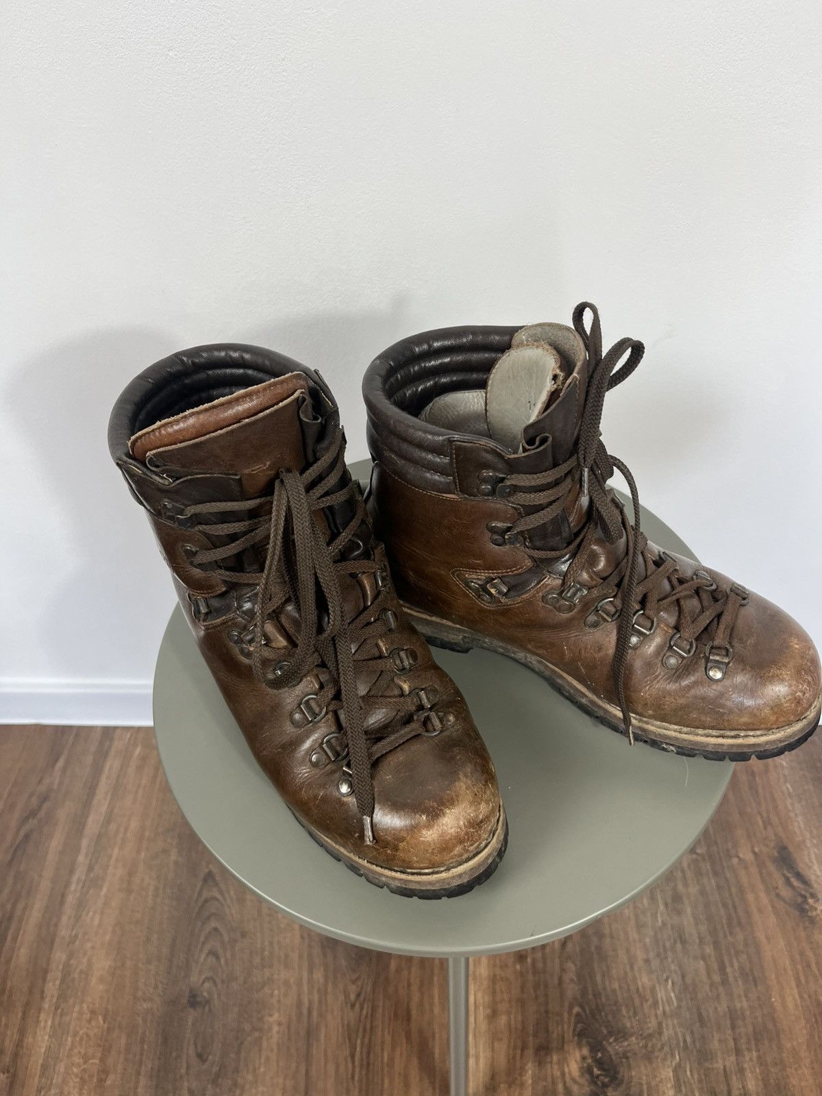 Other Meindl Men’s Leather Hiking Boots 9 Heavy Duty Vibram Sole Size US 9 / EU 42 - 14 Thumbnail