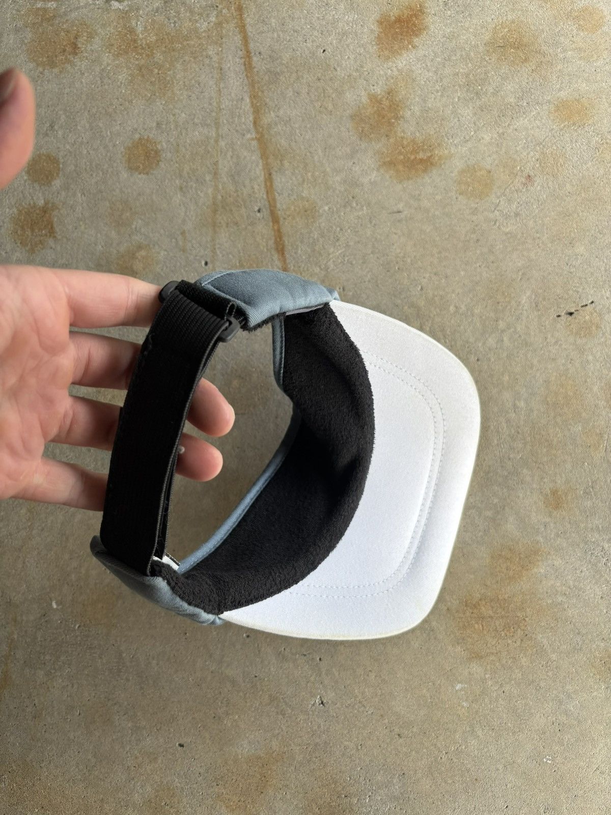 Oakley Vintage Oakley Softwear Grey Two Tone Visor Size ONE SIZE - 4 Thumbnail