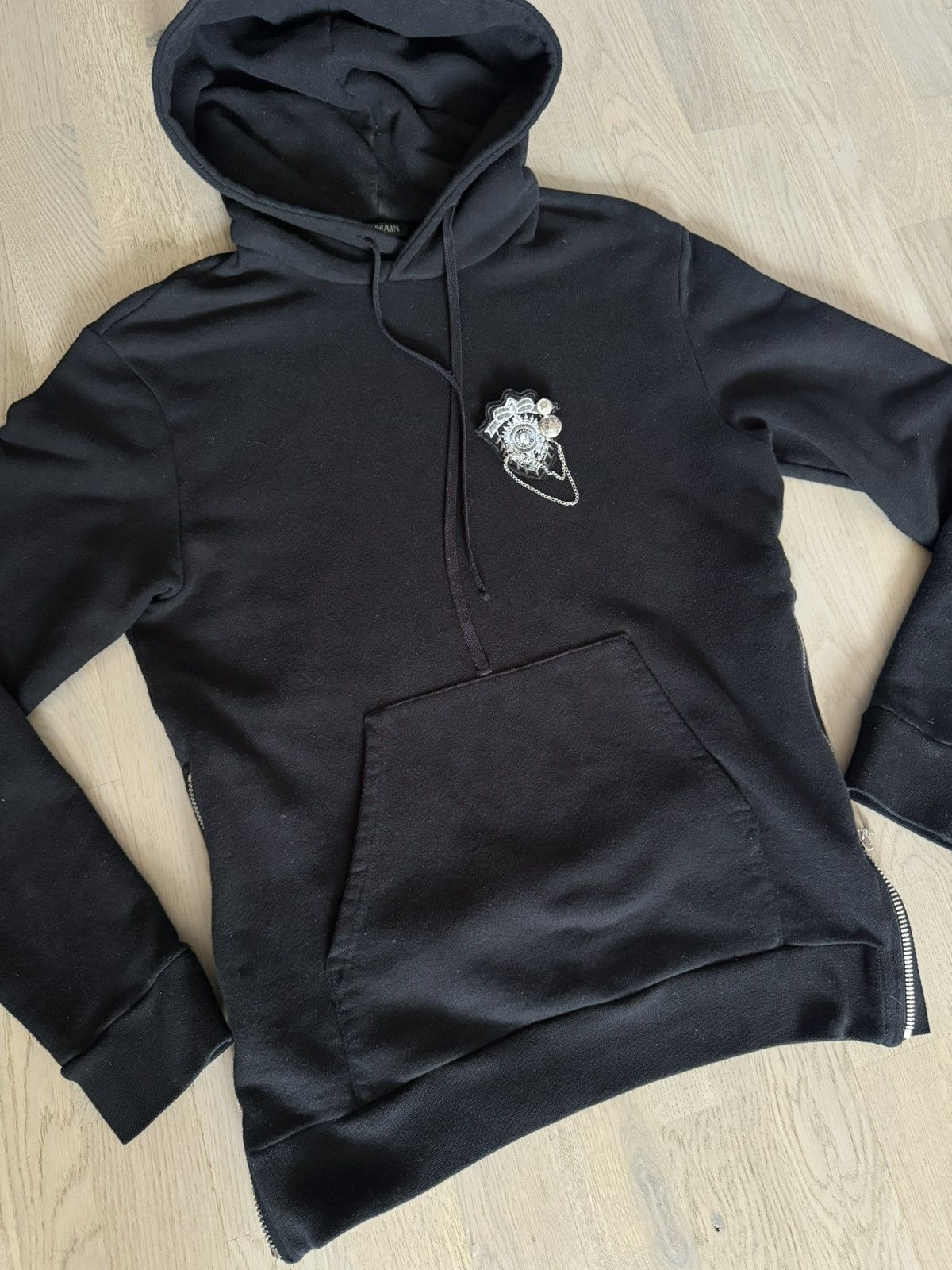 BALMAIN hoodie STUDY PHOTOS for real tape measurements