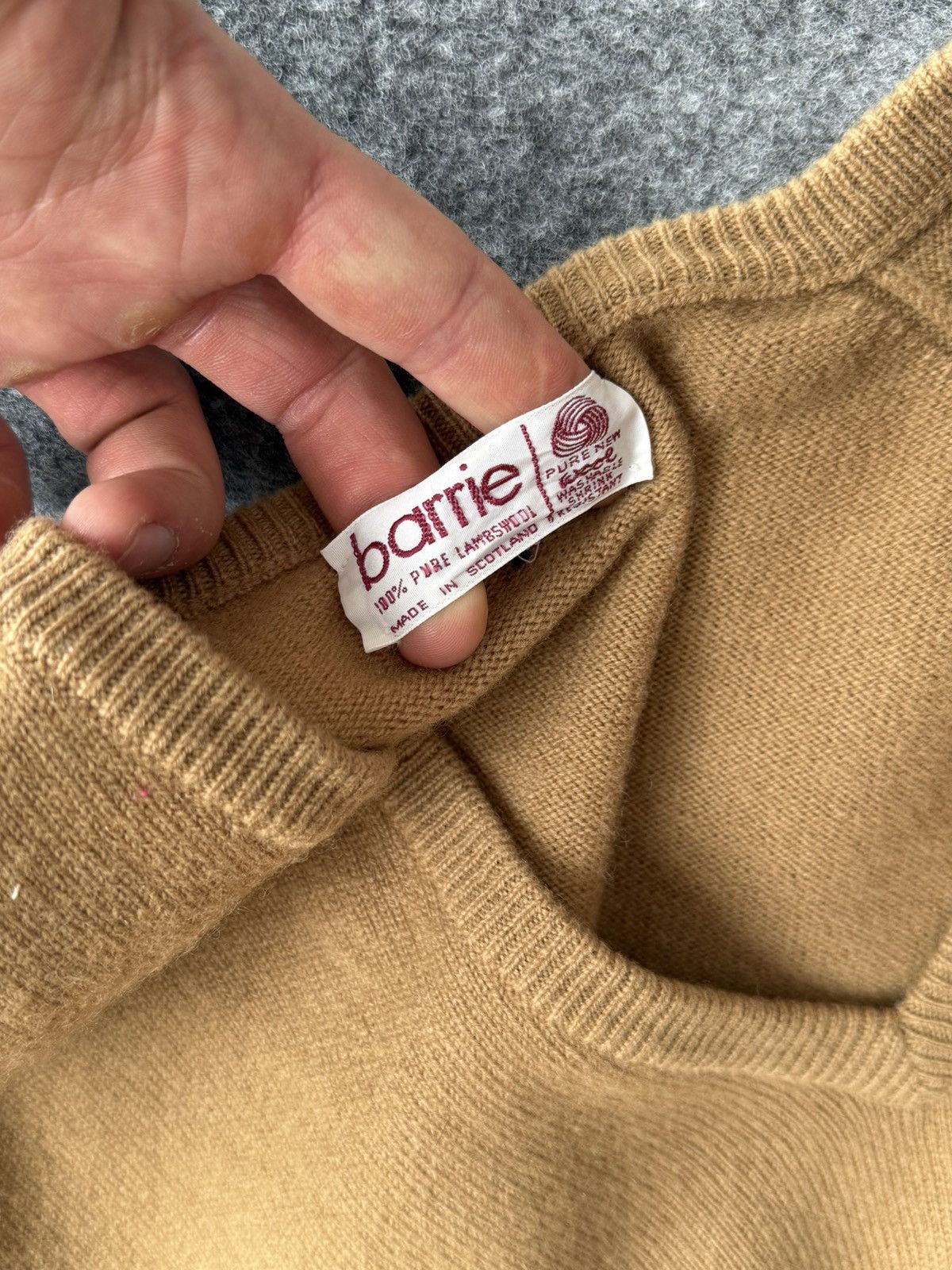 Barrie Barrie Lambswool Made in Scotland beige V-Neck Jumper Size US XL / EU 56 / 4 - 8 Thumbnail