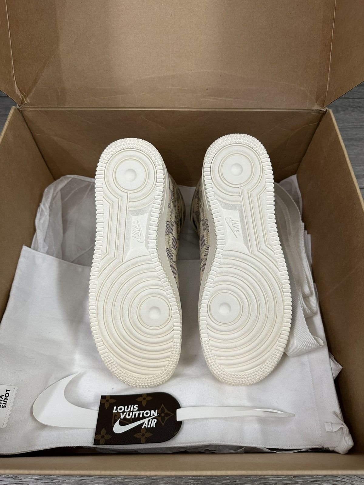 Louis Vuitton Louis Vuitton AF1 Mid Graffiti DS Size 7.5 Size US 7.5 / EU 40-41 - 16 Thumbnail