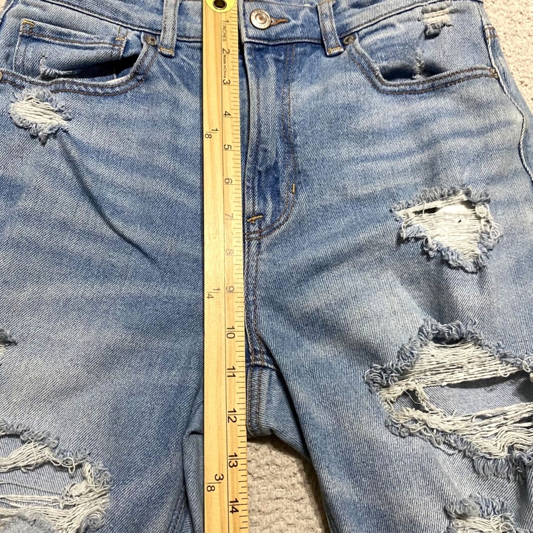 American Eagle Outfitters American Eagle Outfitters Womens Jeans Mom Style Distressed High Rise Blue Denim 90s Vintage Theme 6 Regular Size 27x26 Clothes Womens Jeans Size 28" / US 6 / IT 42 - 7 Thumbnail