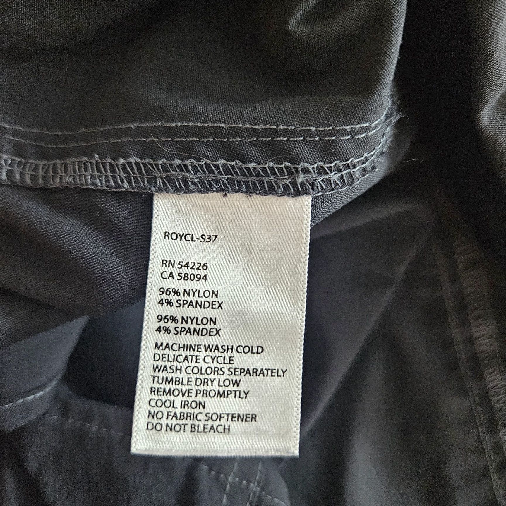 Royal Robbins VINTAGE Royal Robbins Skirt Womens Solid Black Nylon Blend Zip Pockets Knee Length A-Line 6 Womens Black Size 28" / US 6 / IT 42 - 4 Thumbnail