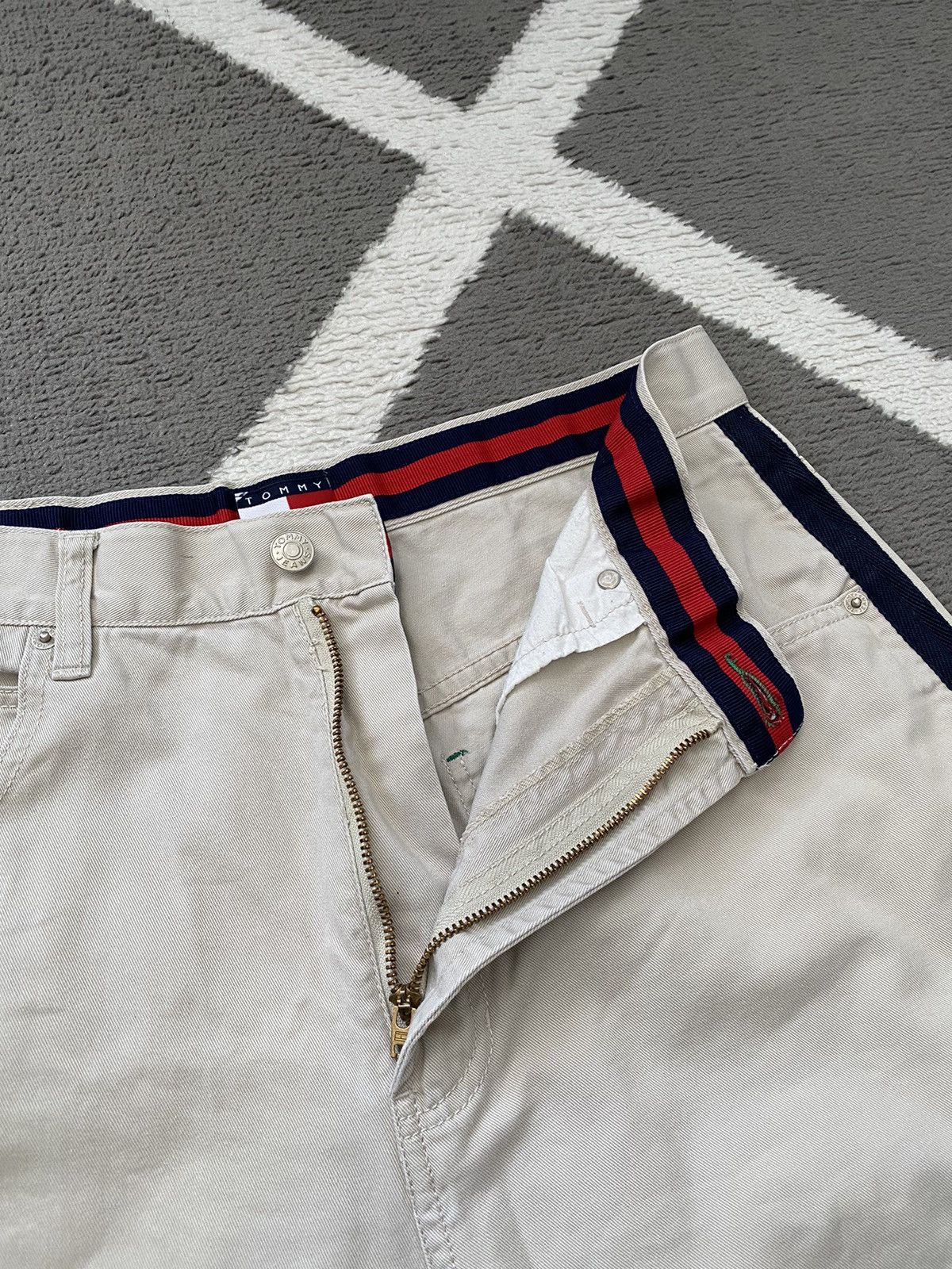 Tommy Hilfiger × Vintage Vintage Y2K Tommy Hilfiger baggy jorts shorts Size US 33 - 11 Thumbnail