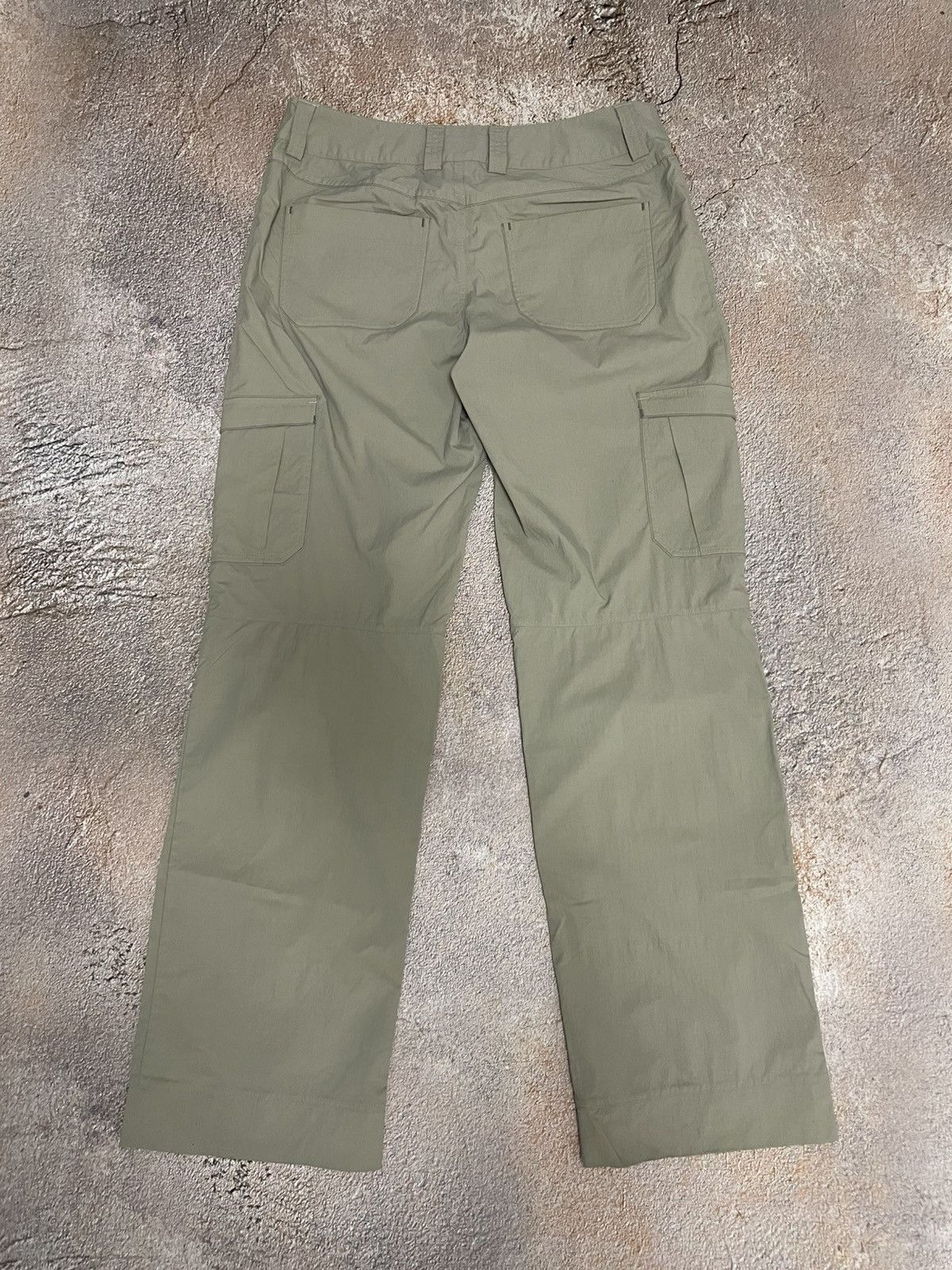 Arc'teryx Arc'teryx Small Logo Nylon Light Cargo Pants Size 28" / US 6 / IT 42 - 9 Thumbnail